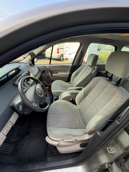 Renault Grand Scenic II (2) 1.9 DCI 130 FAP LATITUDE BVA 5PL