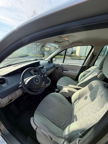 Renault Grand Scenic II (2) 1.9 DCI 130 FAP LATITUDE BVA 5PL