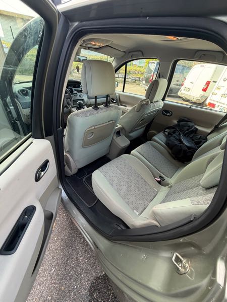 Renault Grand Scenic II (2) 1.9 DCI 130 FAP LATITUDE BVA 5PL
