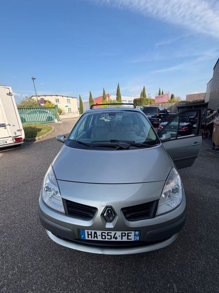 Renault Grand Scenic II (2) 1.9 DCI 130 FAP LATITUDE BVA 5PL