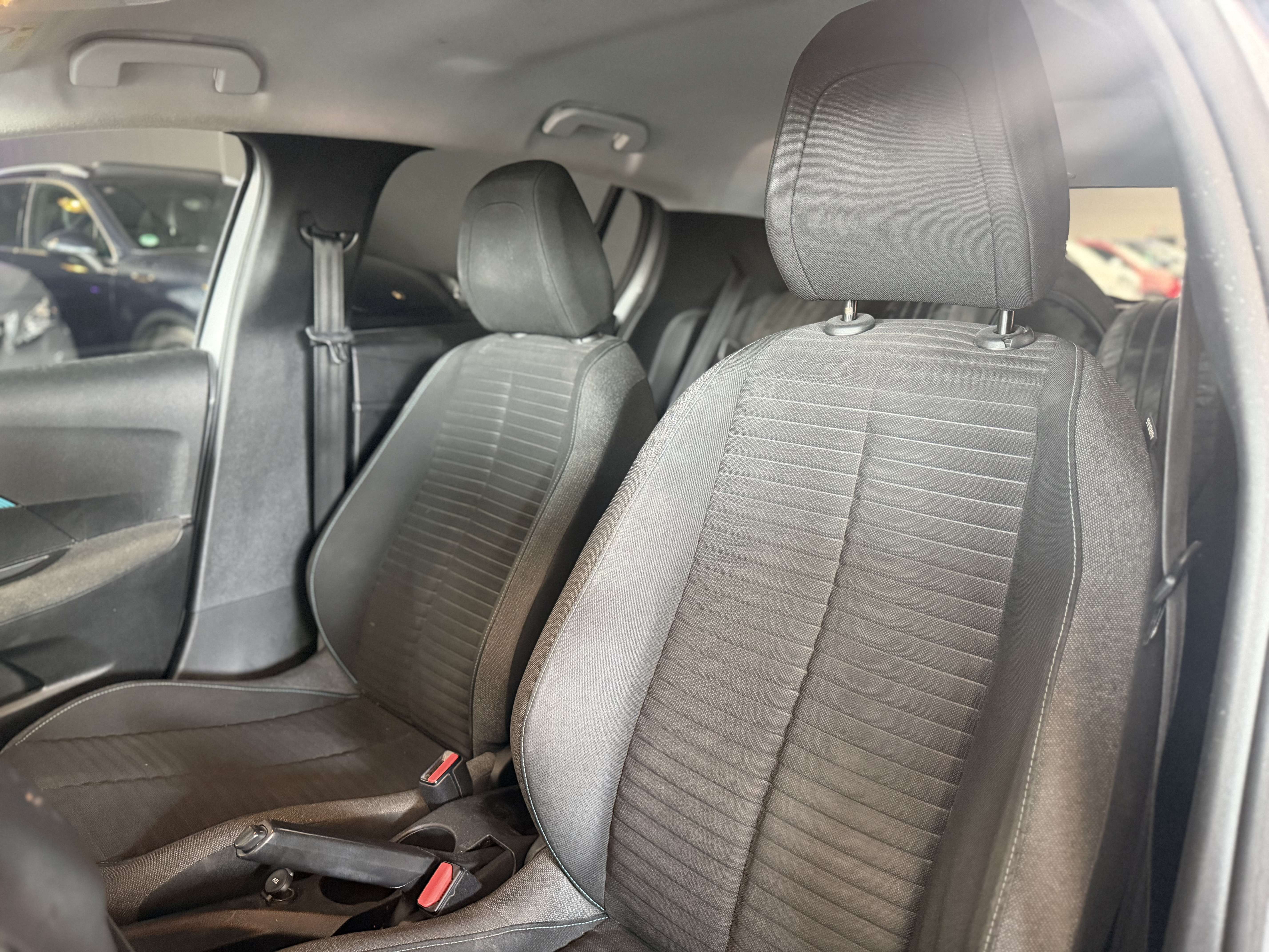 Peugeot 208 208 1.2i Active Pack/12 MOIS DE GARANTIE