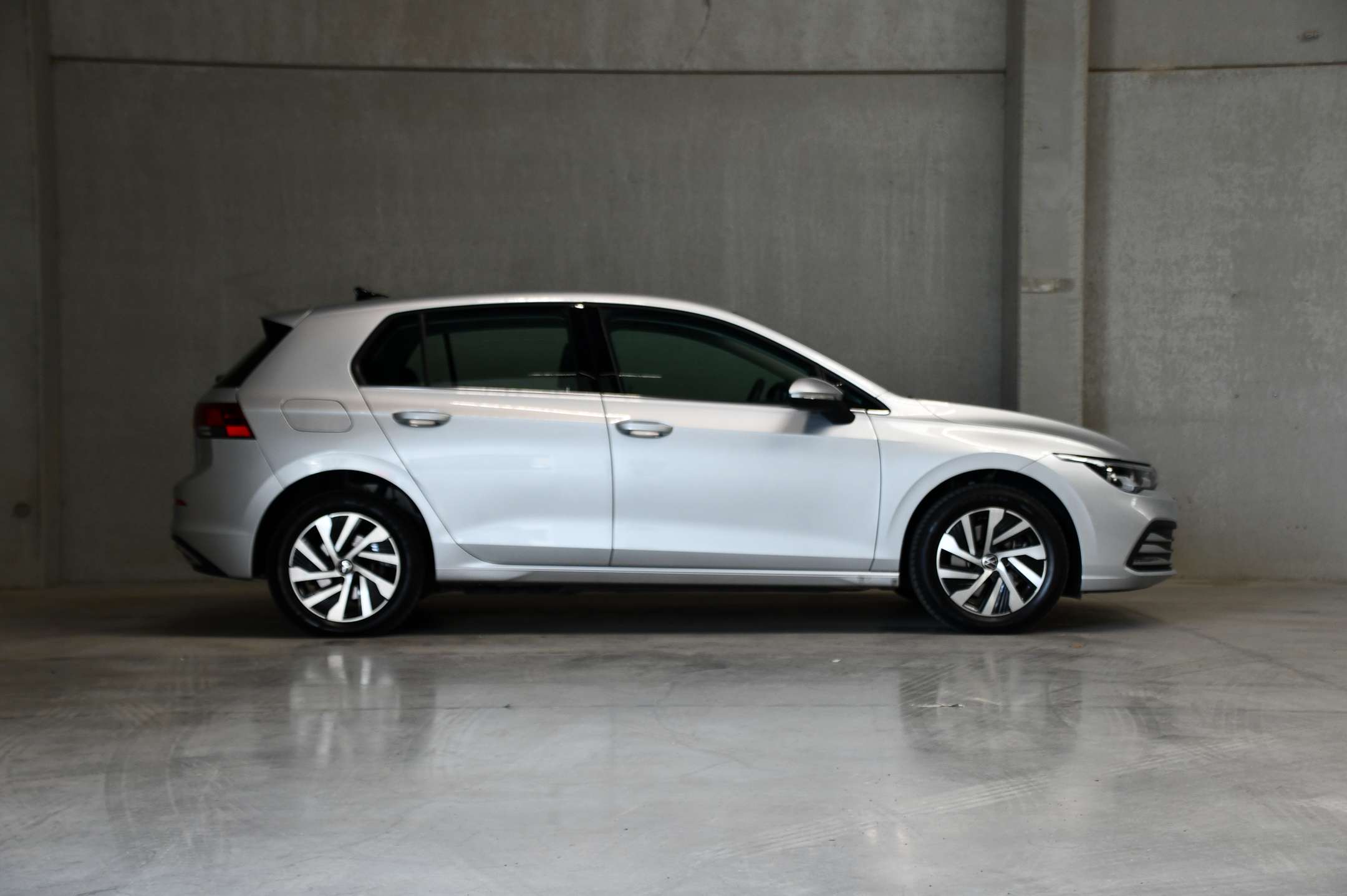 Volkswagen Golf PHEV - Camera - Carplay - Adaptive Cruise Control - Sfeerverlichting - DAB