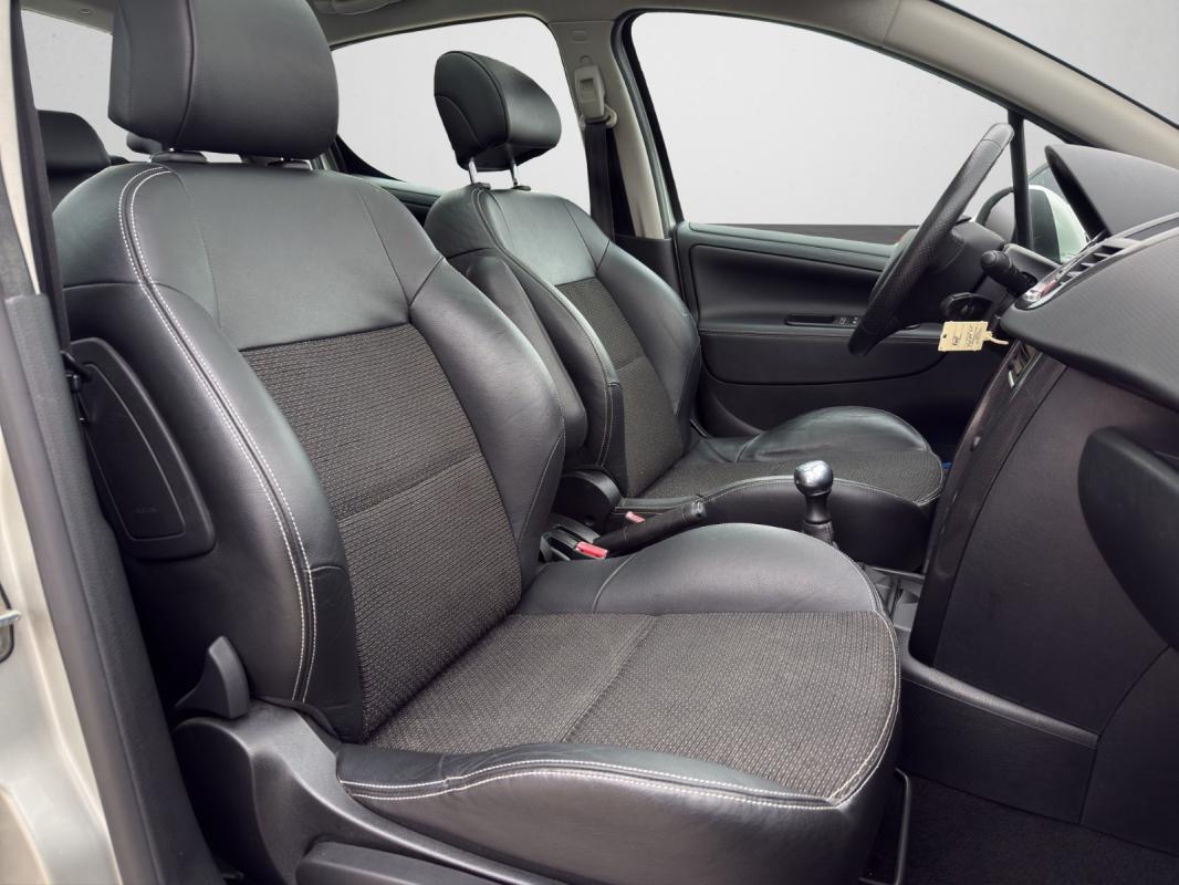 Peugeot 207 1.6 THP 16V 150ch Féline