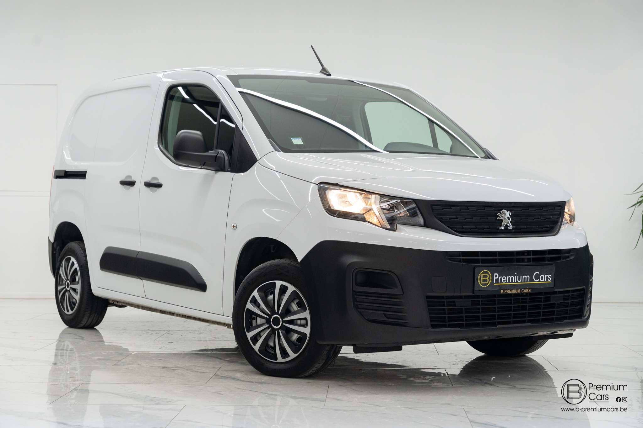 Peugeot Partner 1.5 HDI! Bluetooth, Cruise, Airco! Garantie!