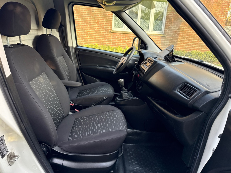 Opel COMBO CARGO 1.4 ESS 95CH * 2 PLACES * 90.000KM * 12/2014 * GARANTIE