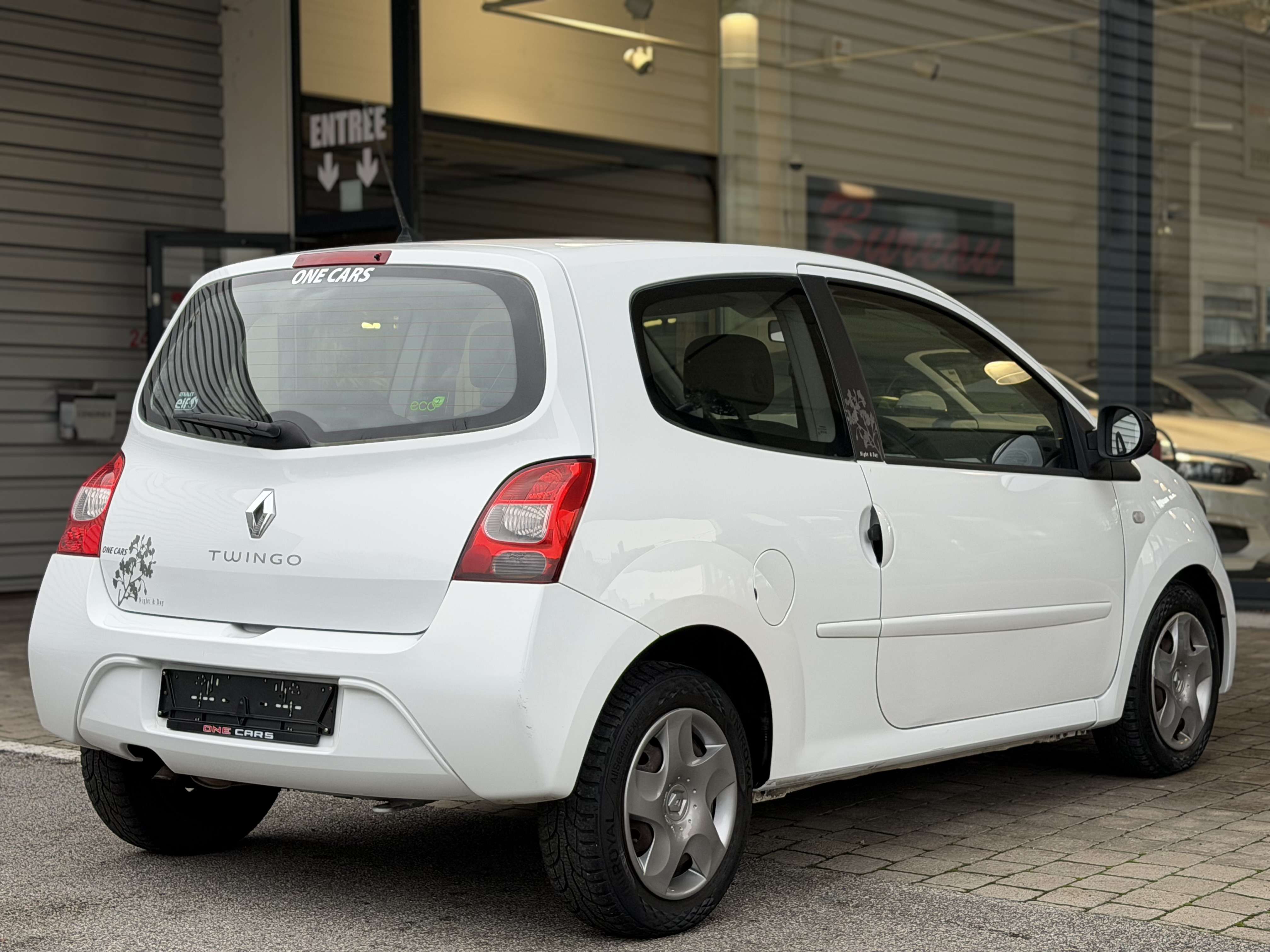 Renault Twingo 1.1i "56kw 76cv" AIRCO-DA-VC-VE-AUX-GAR 1AN