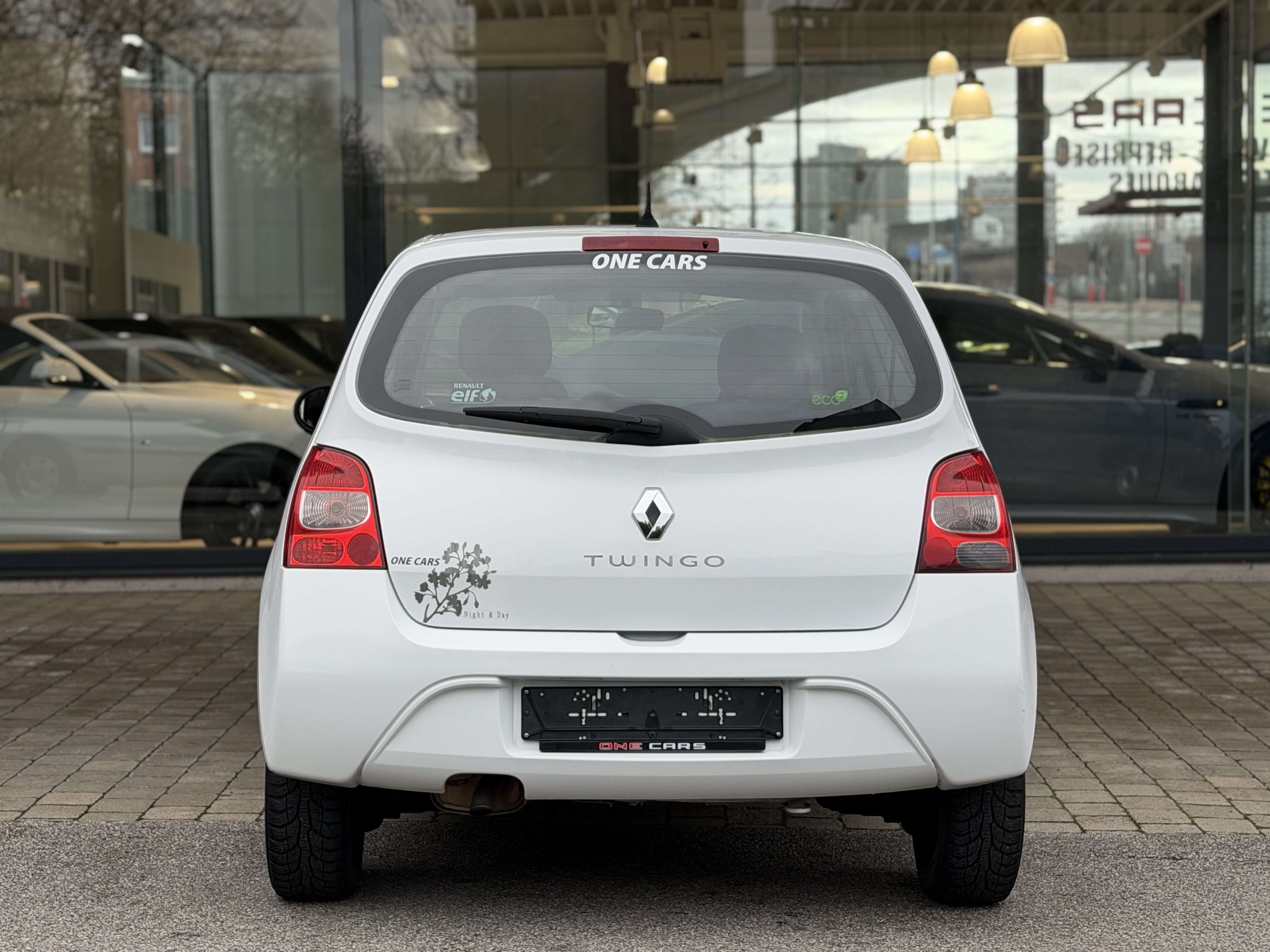 Renault Twingo 1.1i "56kw 76cv" AIRCO-DA-VC-VE-AUX-GAR 1AN
