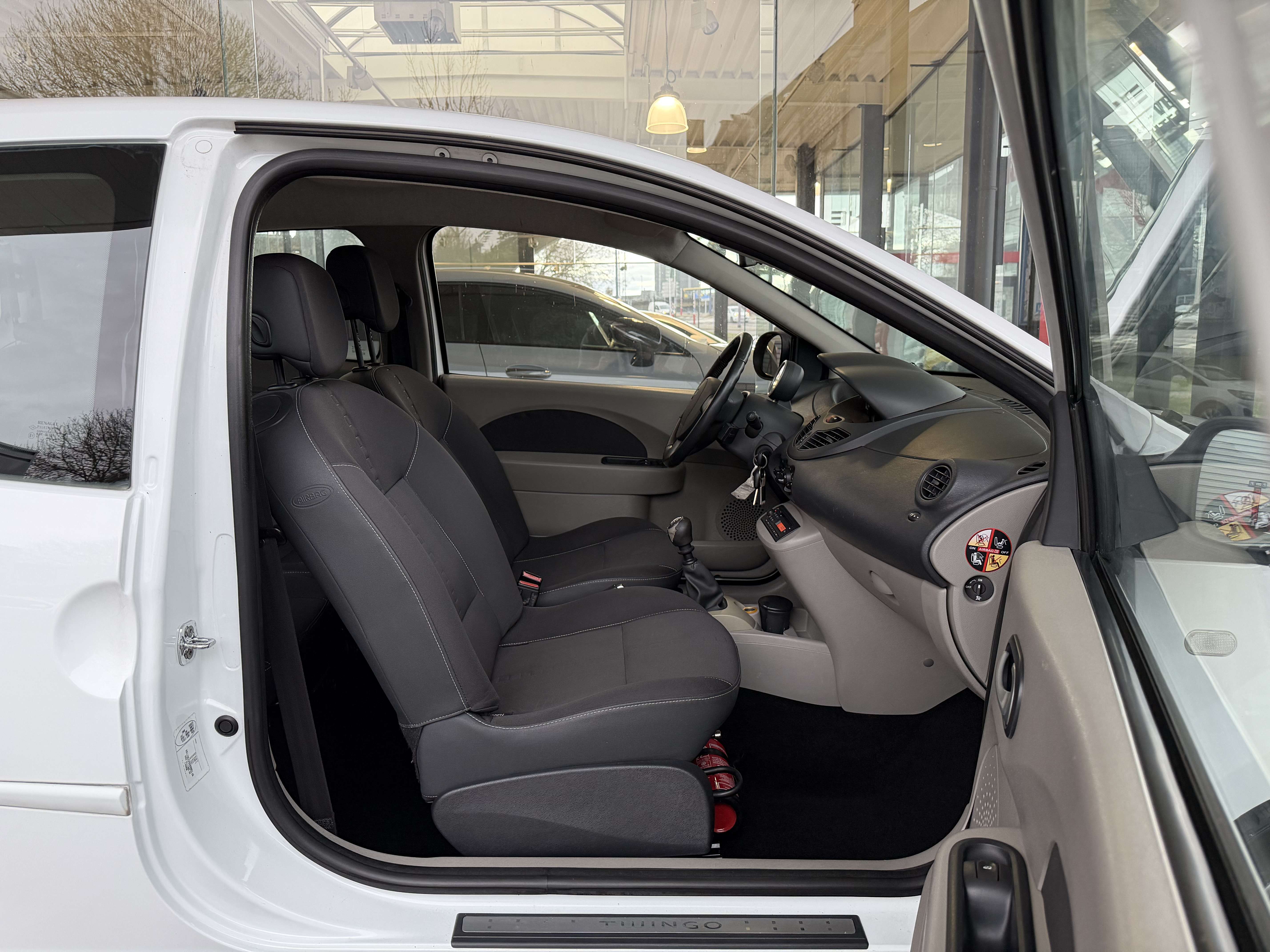 Renault Twingo 1.1i "56kw 76cv" AIRCO-DA-VC-VE-AUX-GAR 1AN