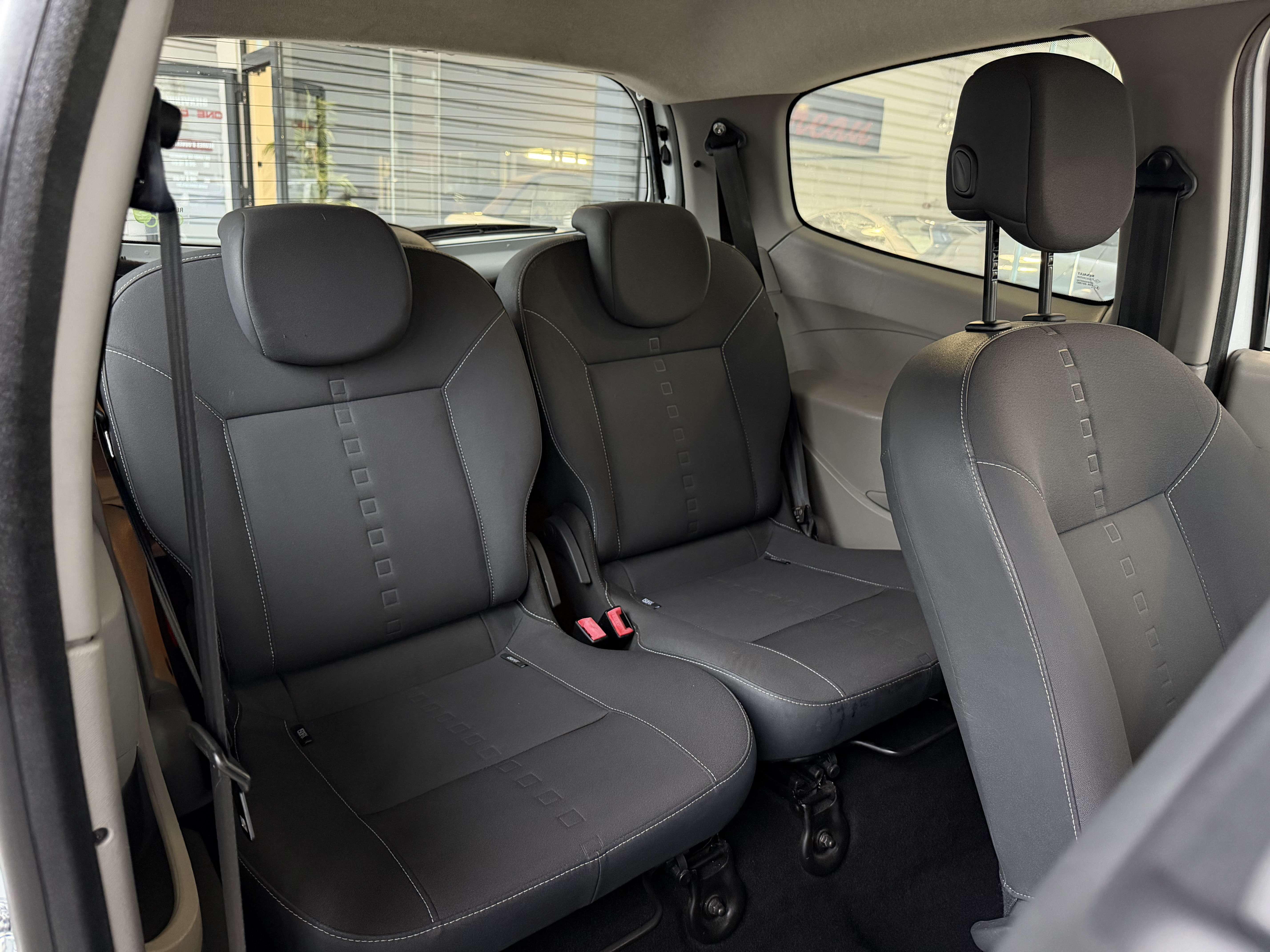 Renault Twingo 1.1i "56kw 76cv" AIRCO-DA-VC-VE-AUX-GAR 1AN