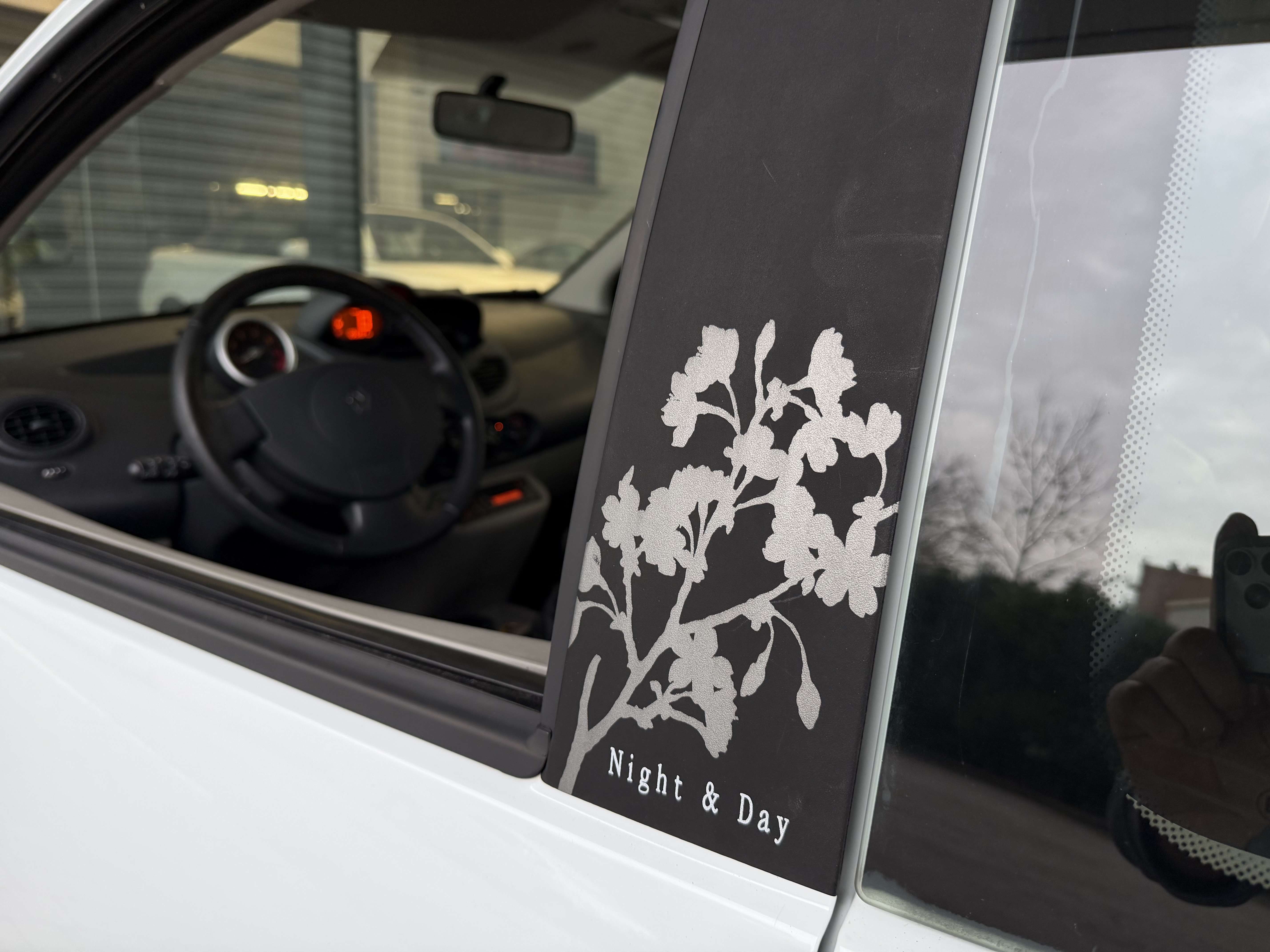 Renault Twingo 1.1i "56kw 76cv" AIRCO-DA-VC-VE-AUX-GAR 1AN