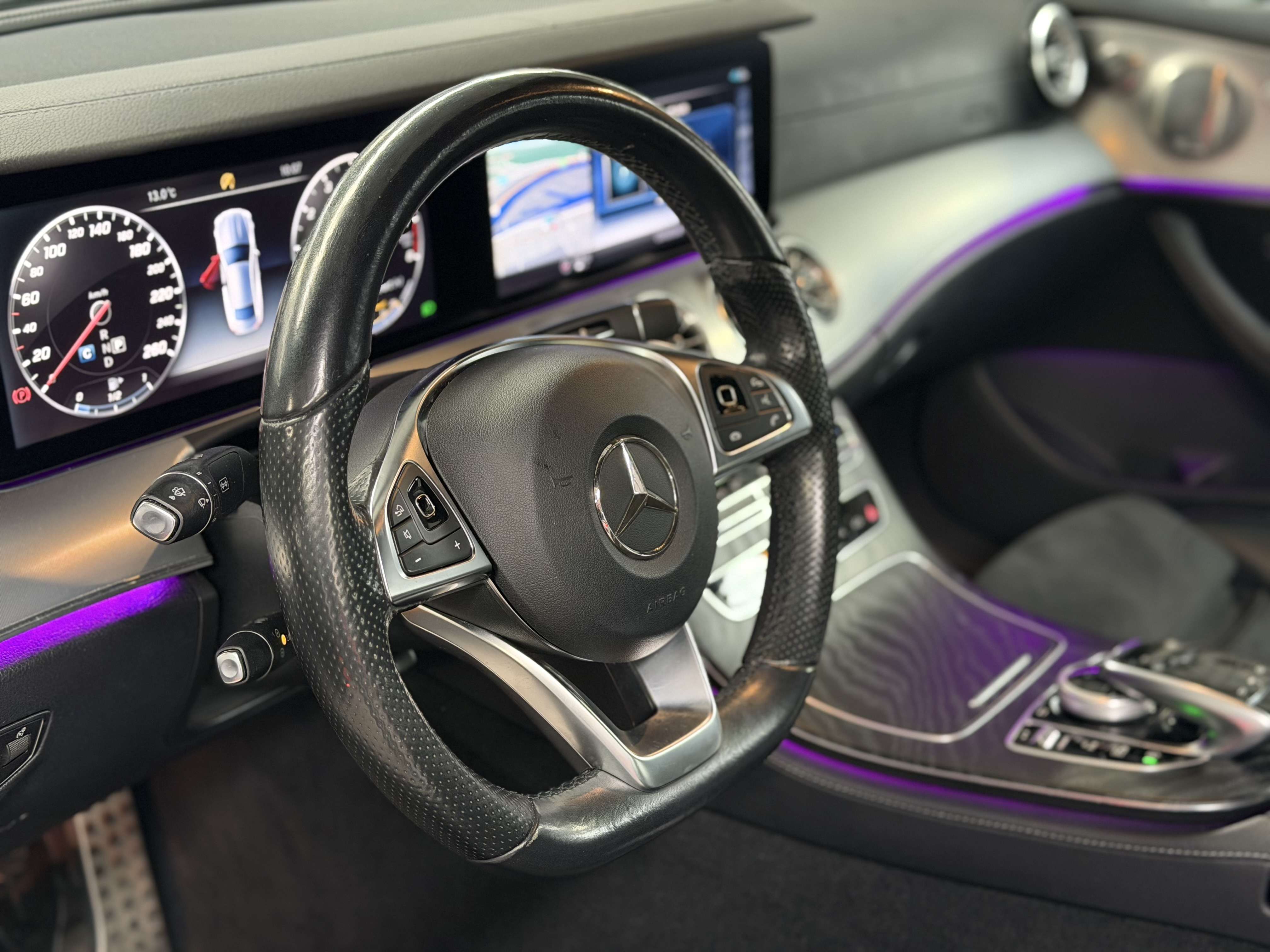 Mercedes-Benz E 200 i * PACK AMG * COCKPIT * SONO * CARPLAY * CAMERA