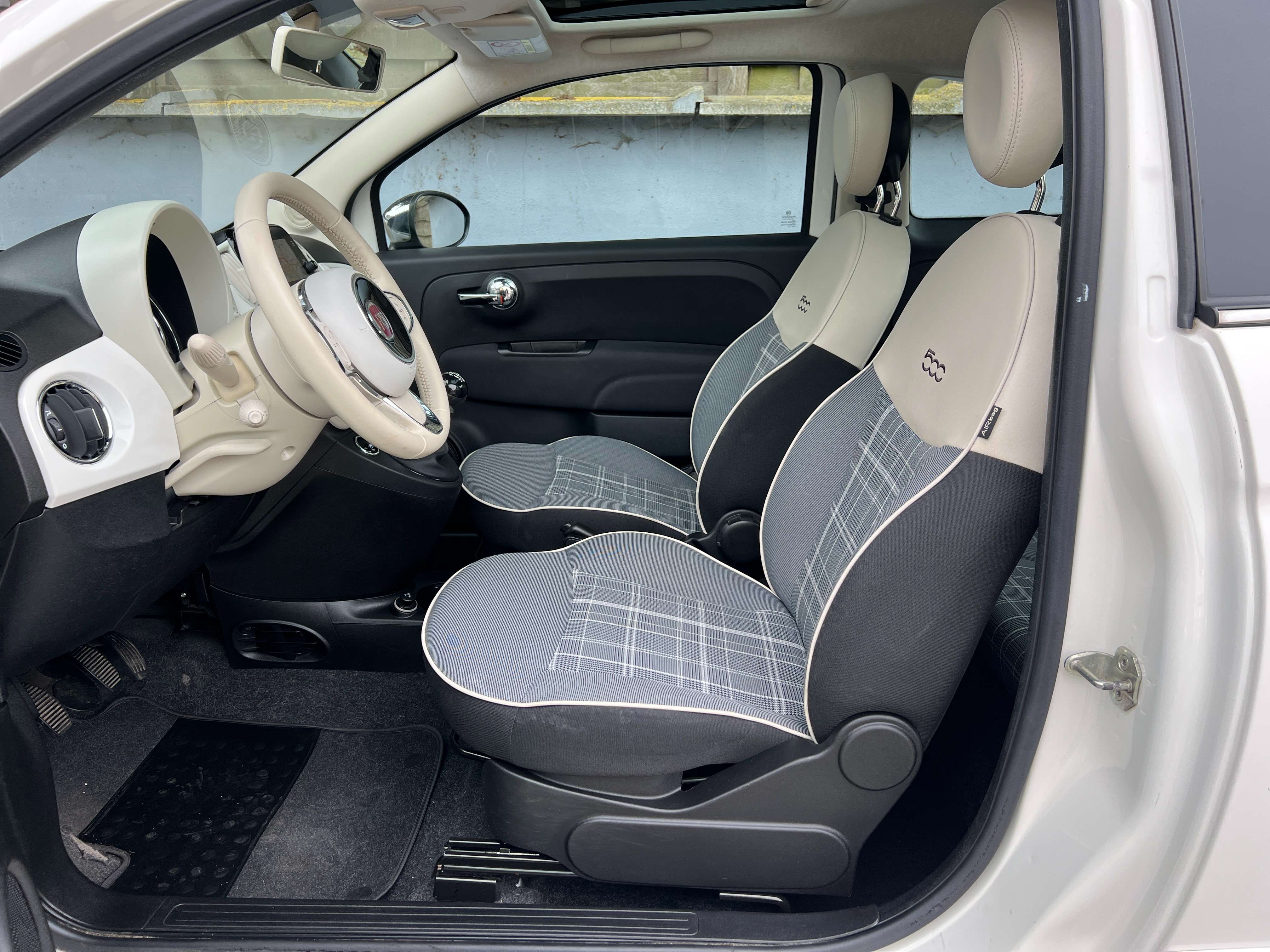 Fiat 500 1.2i Lounge ( Navig Appel CarPlay clim pdc)