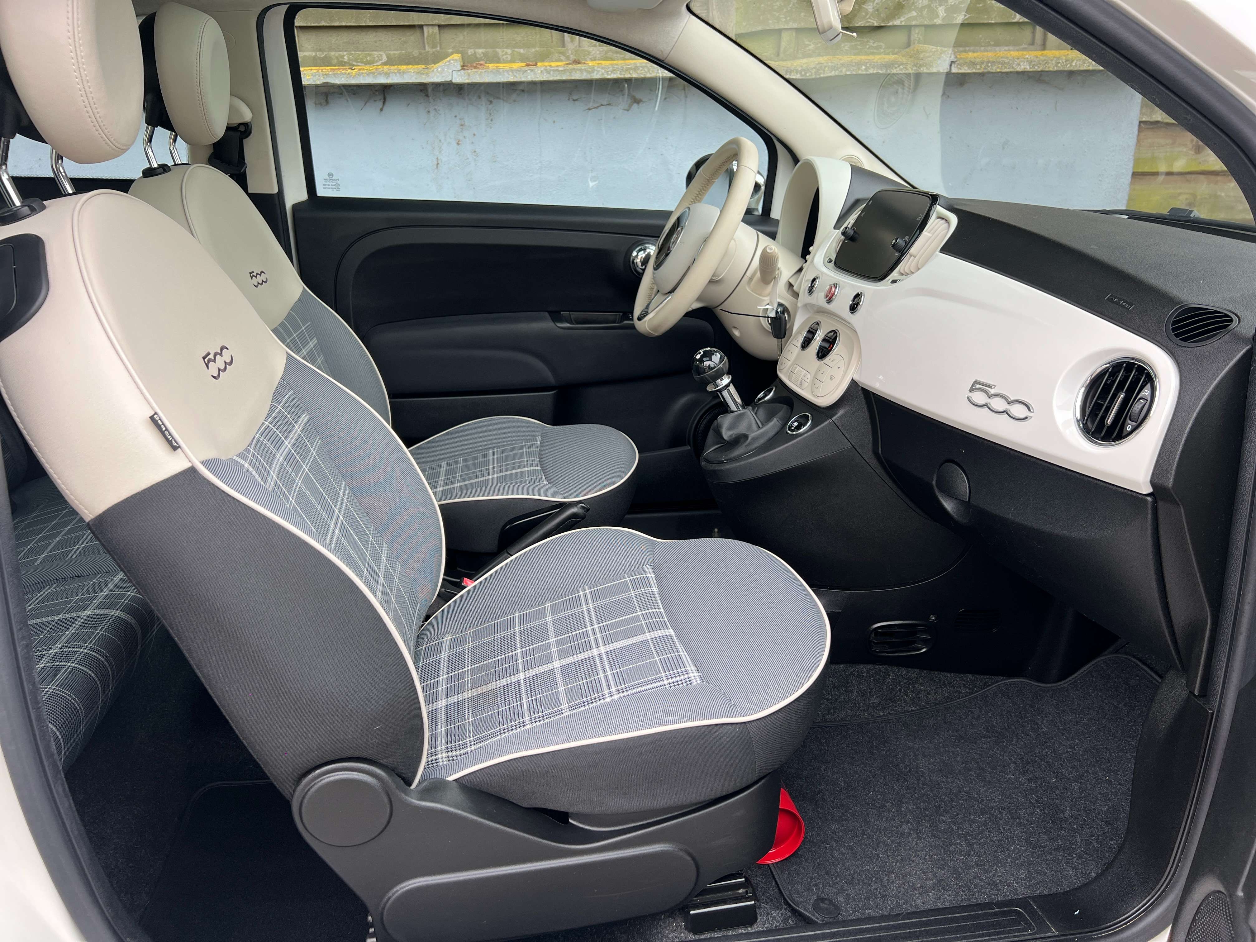 Fiat 500 1.2i Lounge ( Navig Appel CarPlay clim pdc)