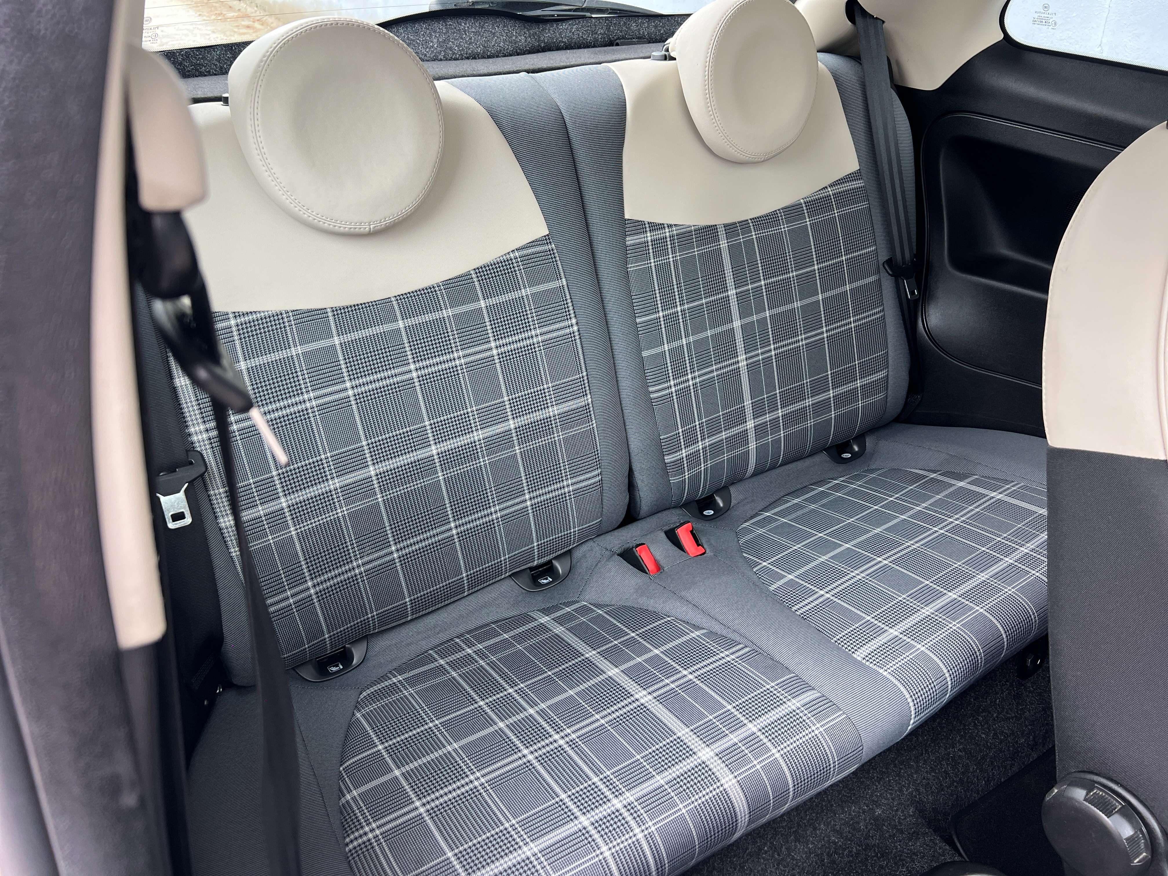 Fiat 500 1.2i Lounge ( Navig Appel CarPlay clim pdc)