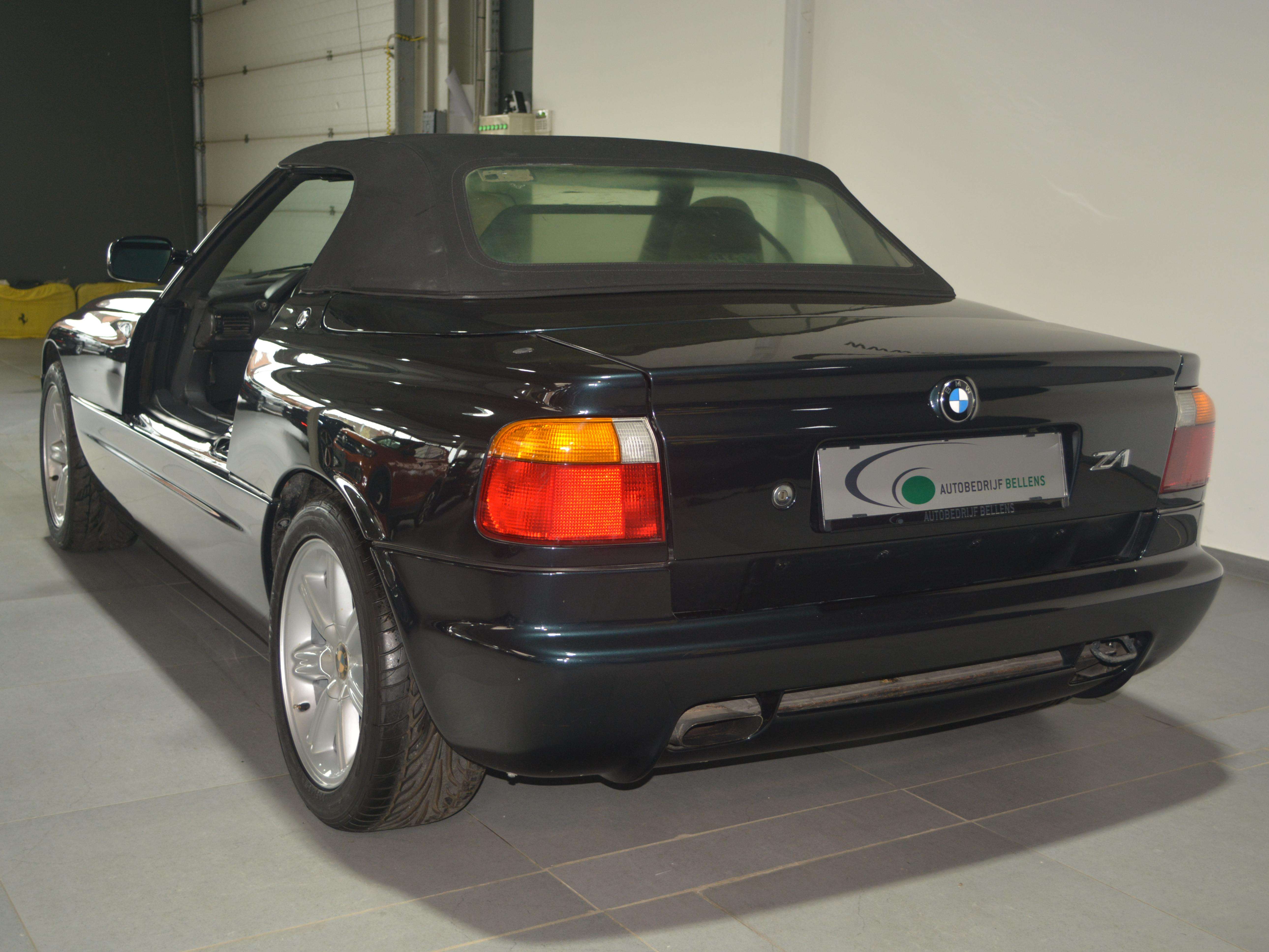 BMW Z1 2.5 L //2 STUKS ROOD 45000 eur // ZWART 39990 eur