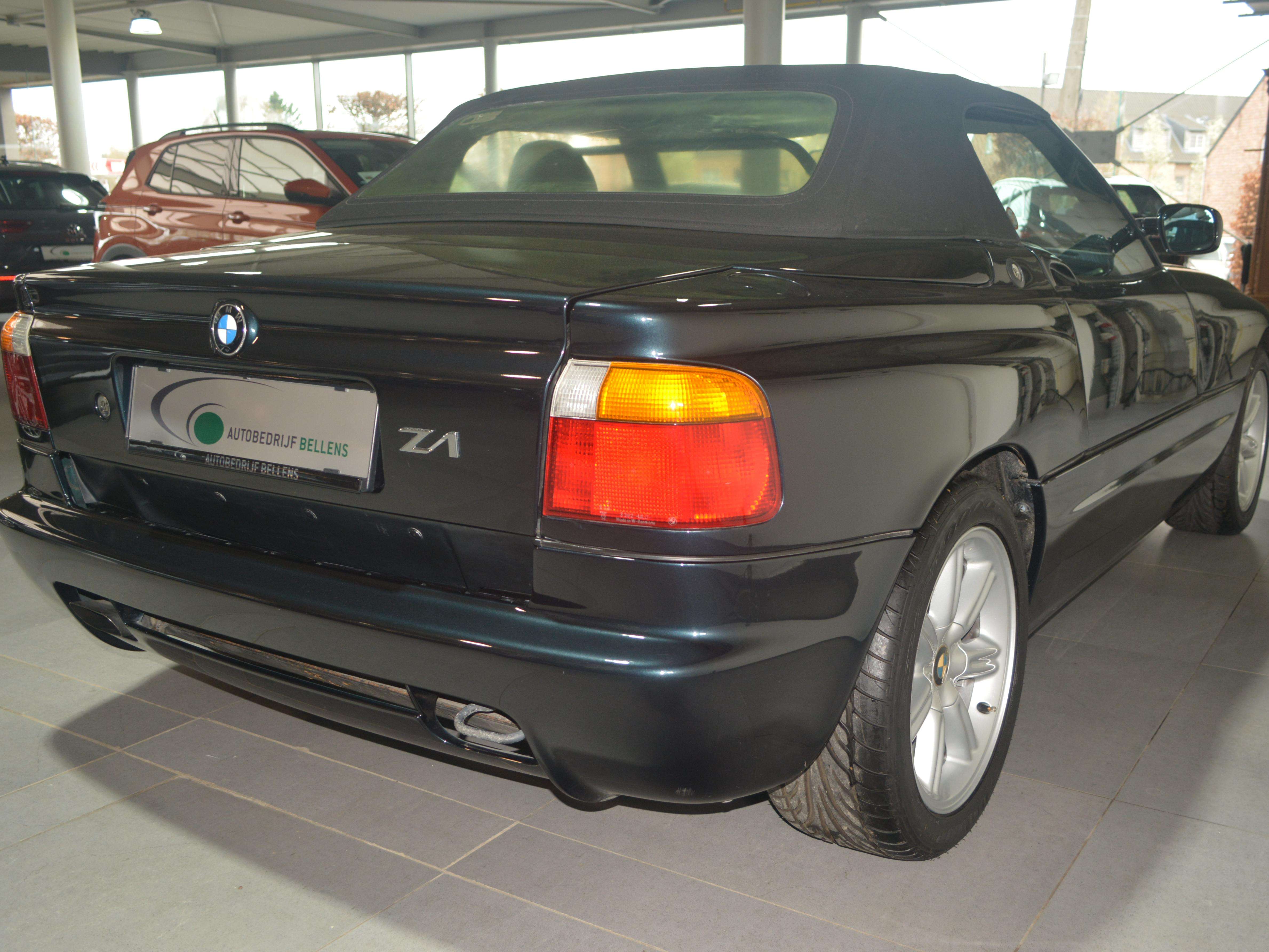 BMW Z1 2.5 L //2 STUKS ROOD 45000 eur // ZWART 39990 eur