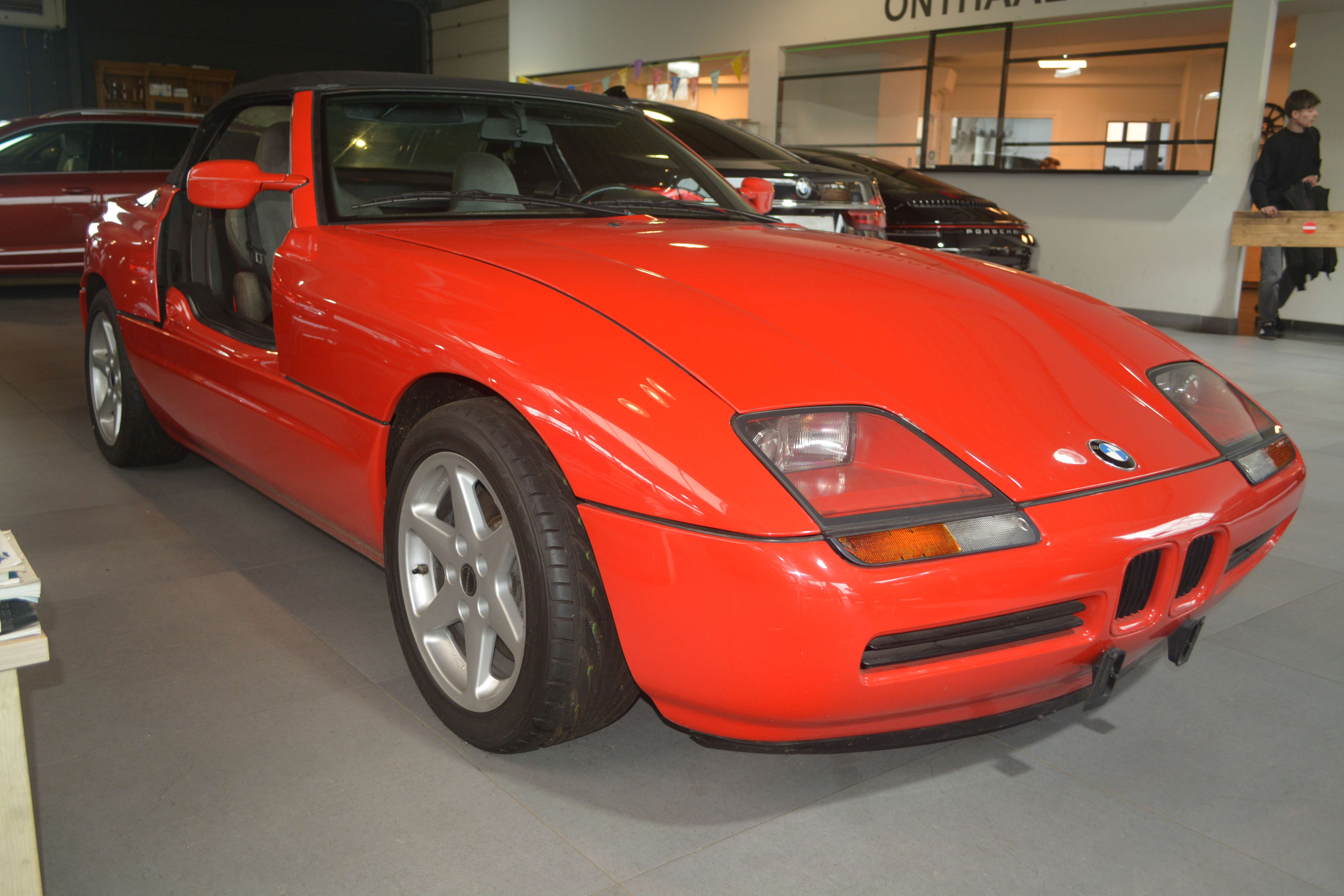 BMW Z1 2.5 L //2 STUKS ROOD 45000 eur // ZWART 39990 eur
