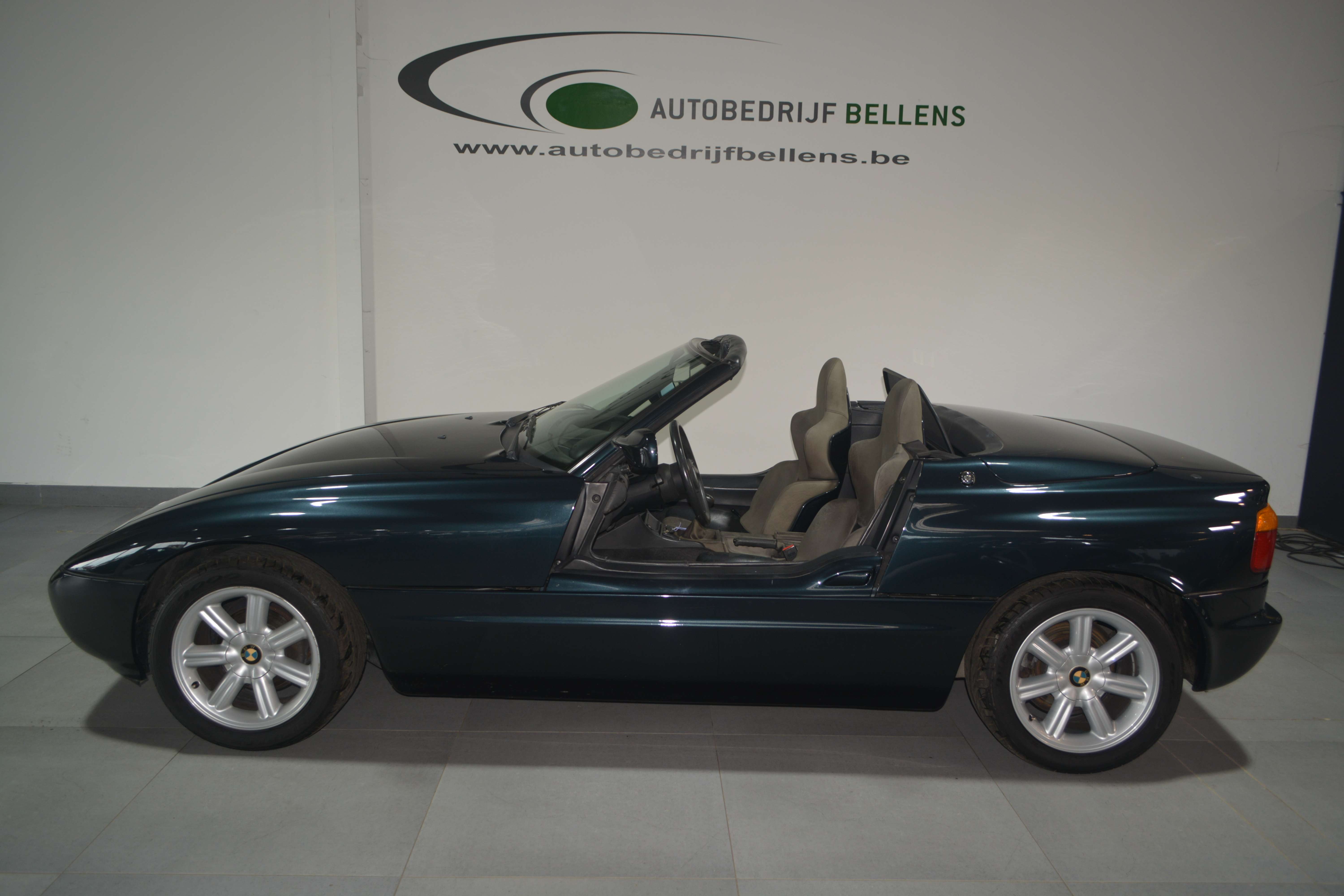 BMW Z1 2.5 L //2 STUKS ROOD 45000 eur // ZWART 39990 eur