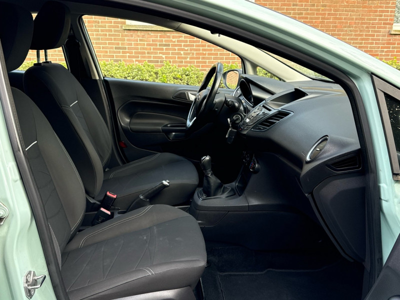 Ford FIESTA 1.0 ESS 80CH BUSINESS * 5 PORTES * 2017 * 1ERE MAIN