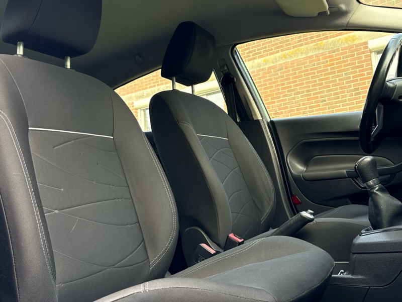 Ford FIESTA 1.0 ESS 80CH BUSINESS * 5 PORTES * 2017 * 1ERE MAIN