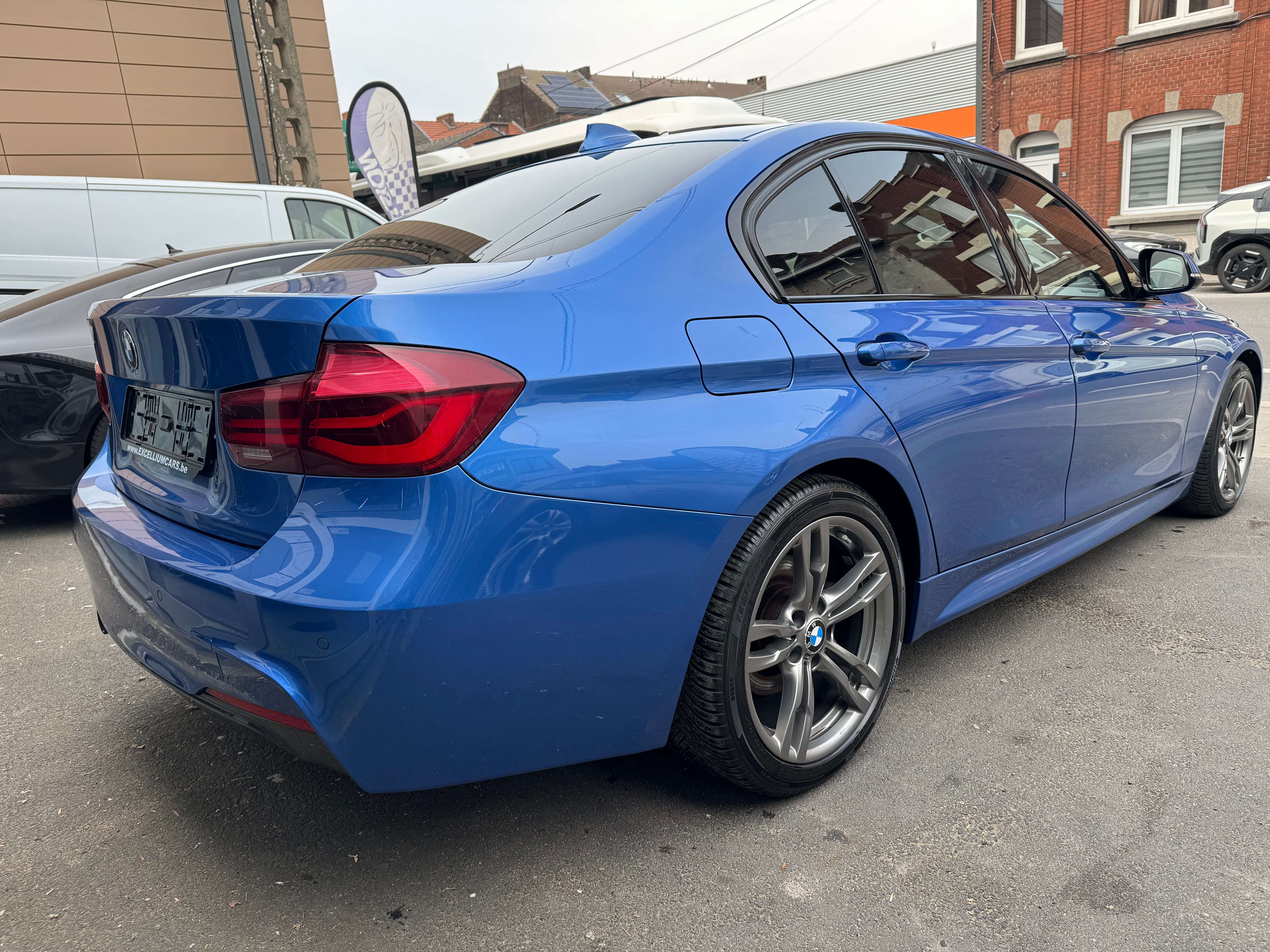 BMW 318 I Pack m Cuir Jante Feux Led Gps Tres Propre Garat