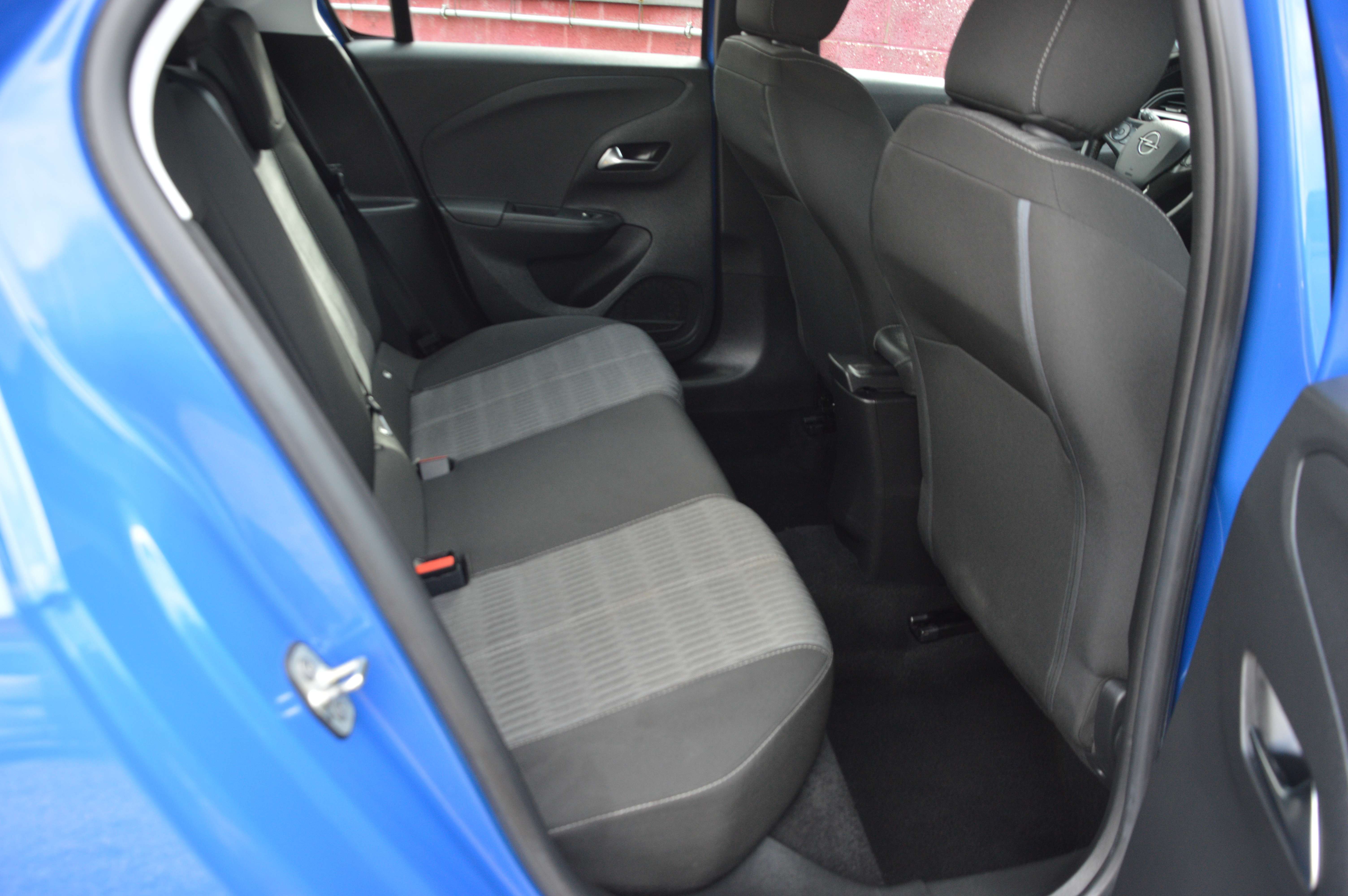 Opel Corsa 1.2i Edition NAV SENS AR CLIM CRUIS 43.177KM