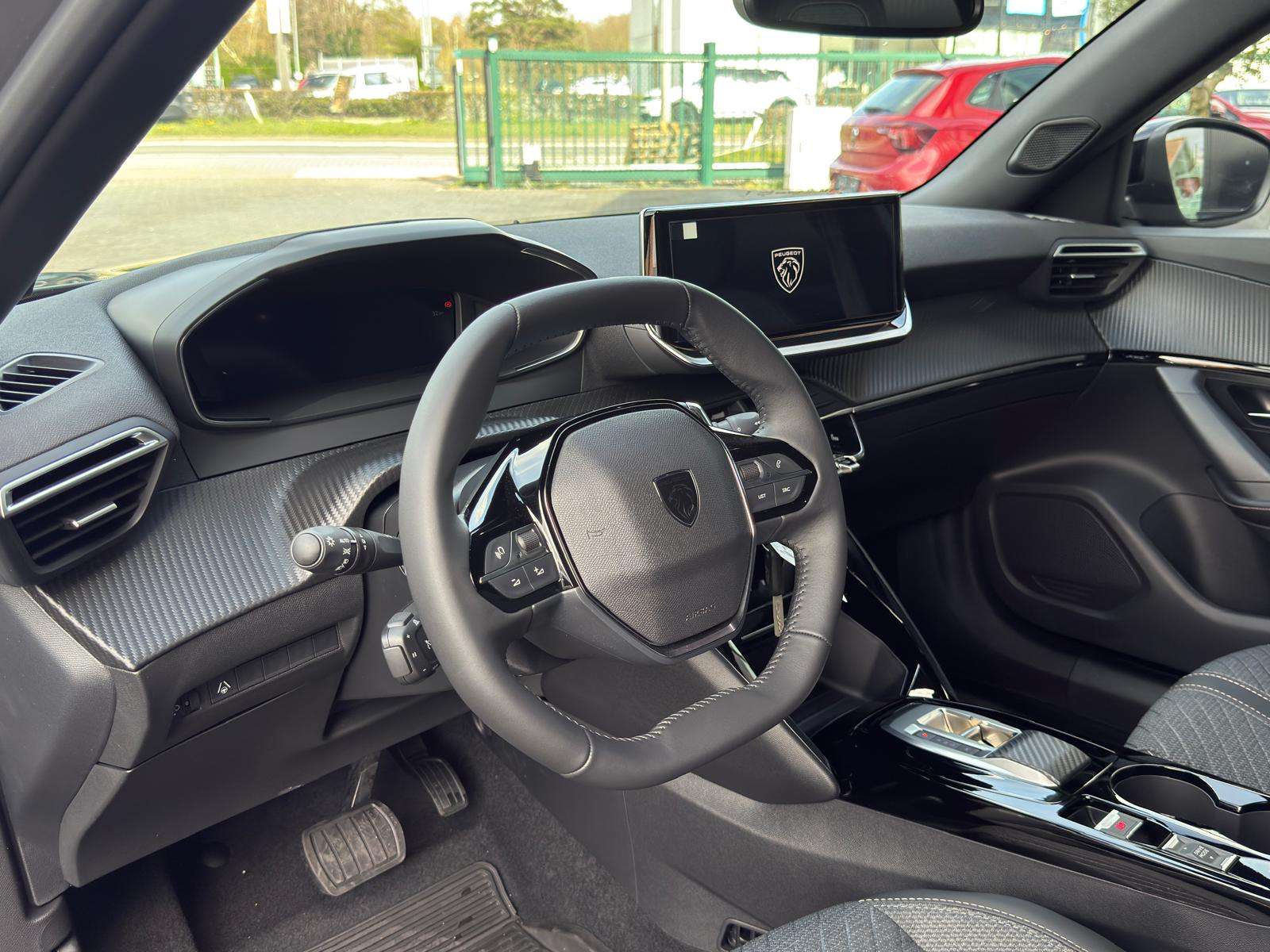 Peugeot 2008 12i Allure 145pk HYBRIDE AUTOMAAT !!! NIEUW !!!!