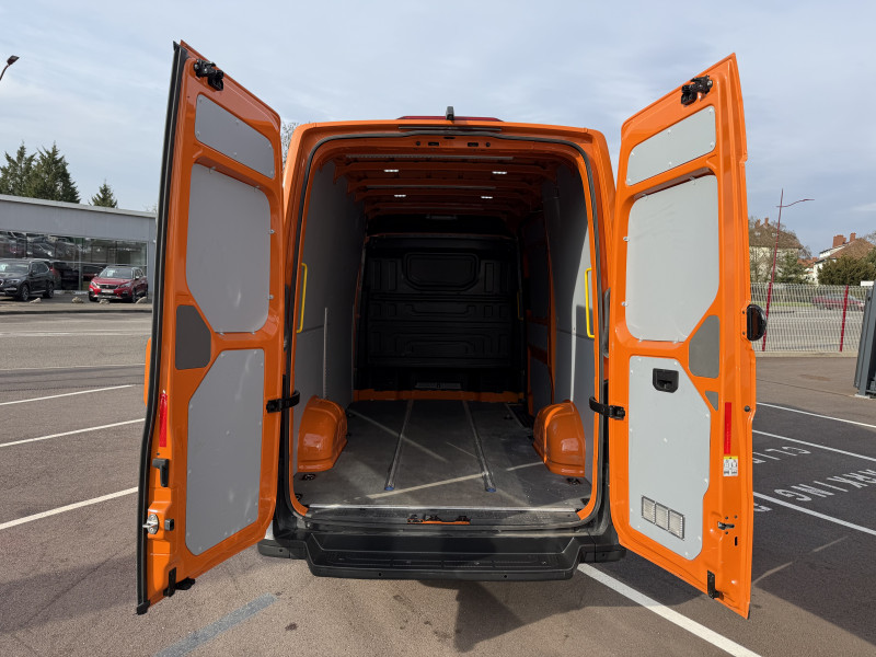Volkswagen CRAFTER FG 35 L3H3 2.0 TDI 177CH BUSINESS LINE TRACTION BVA8