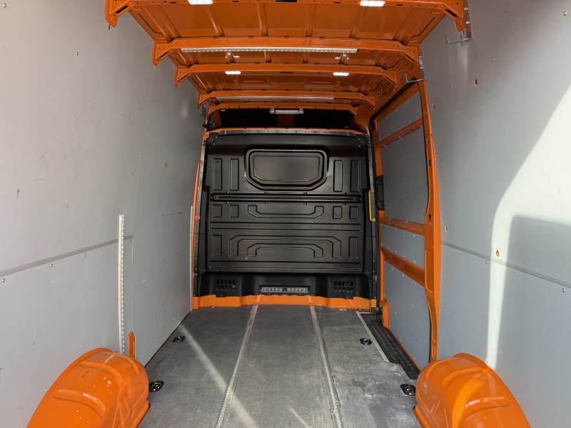Volkswagen CRAFTER FG 35 L3H3 2.0 TDI 177CH BUSINESS LINE TRACTION BVA8