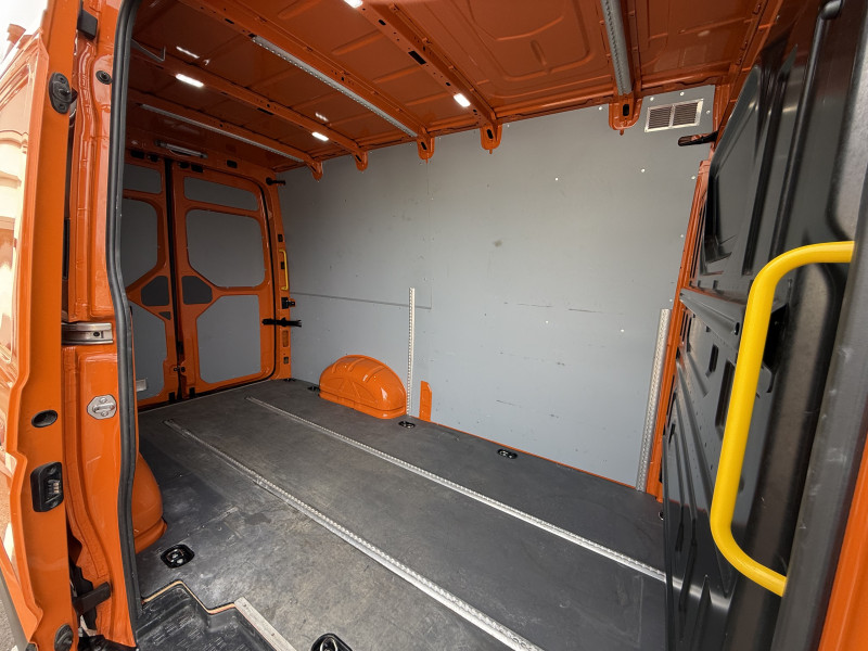 Volkswagen CRAFTER FG 35 L3H3 2.0 TDI 177CH BUSINESS LINE TRACTION BVA8
