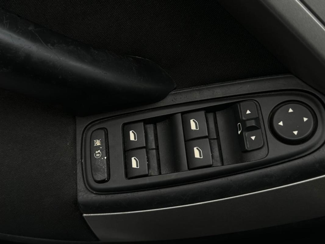 Citroen C4 e-HDi 110 Airdream 7 pl Confort BMP6