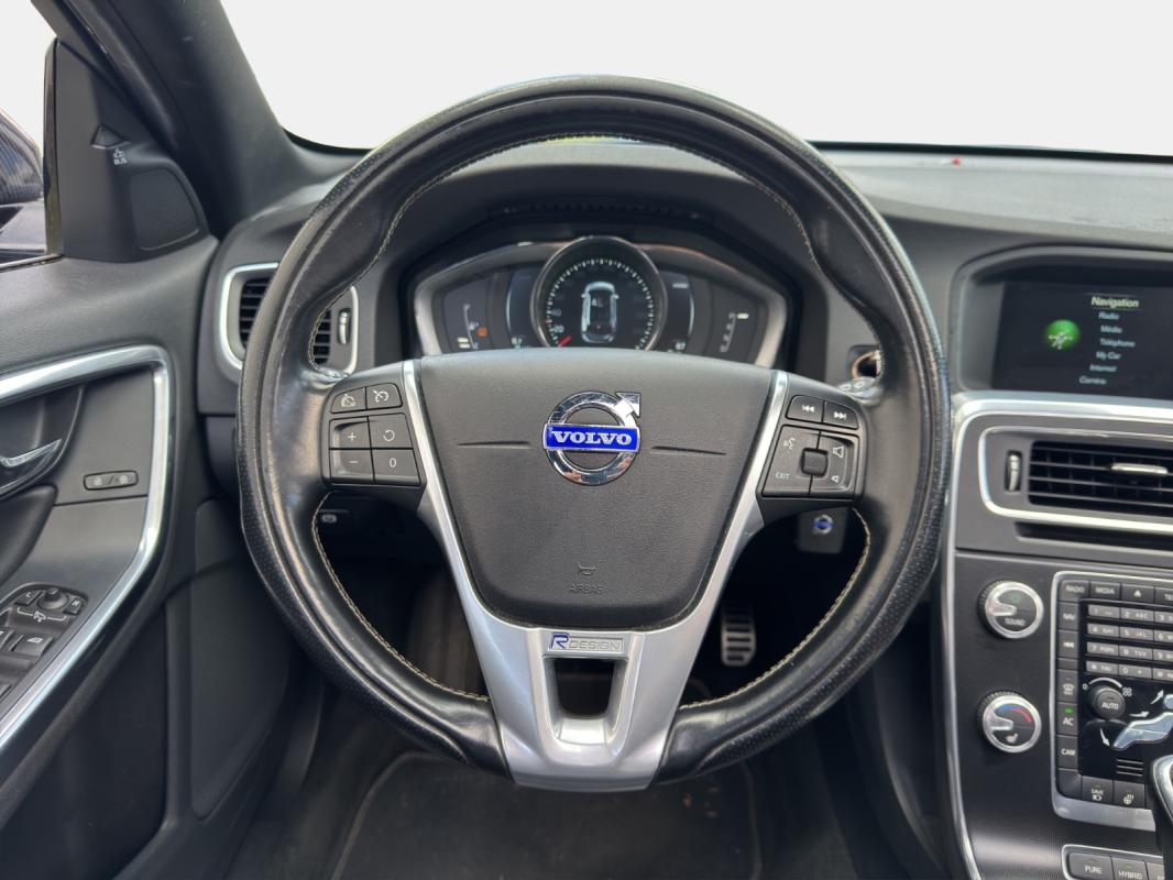 Volvo V60 D6 AWD 215 + 68 ch R-Design Geartronic A