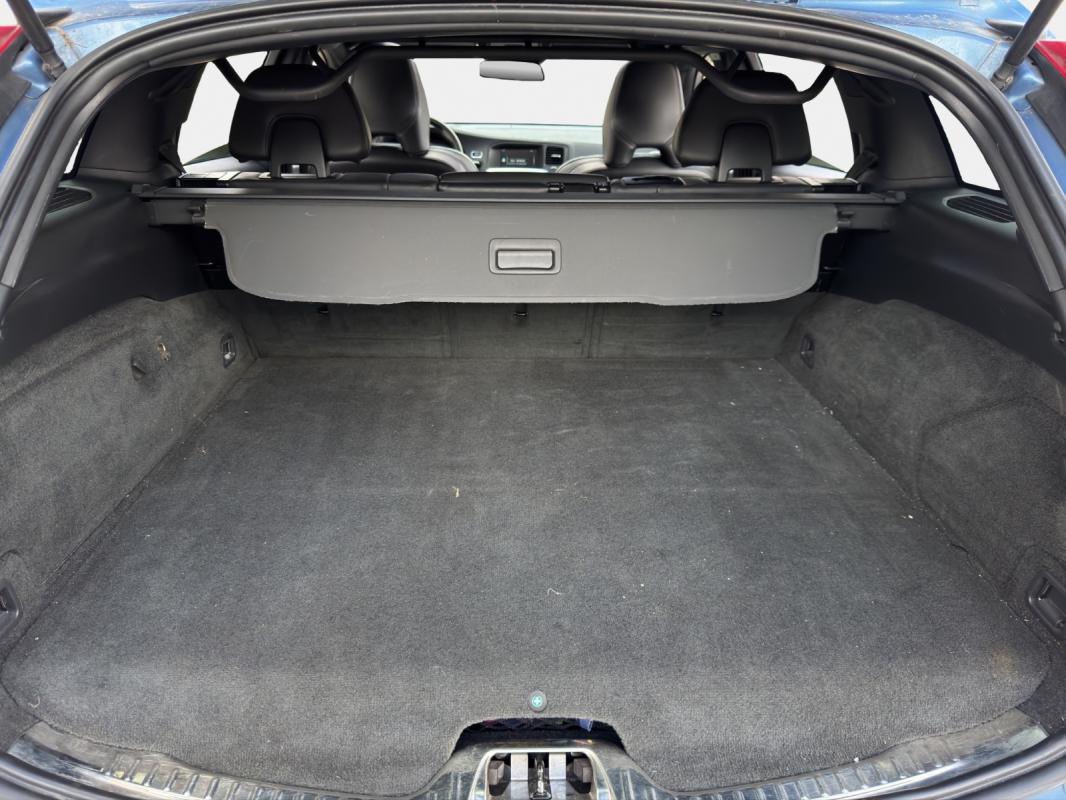 Volvo V60 D6 AWD 215 + 68 ch R-Design Geartronic A