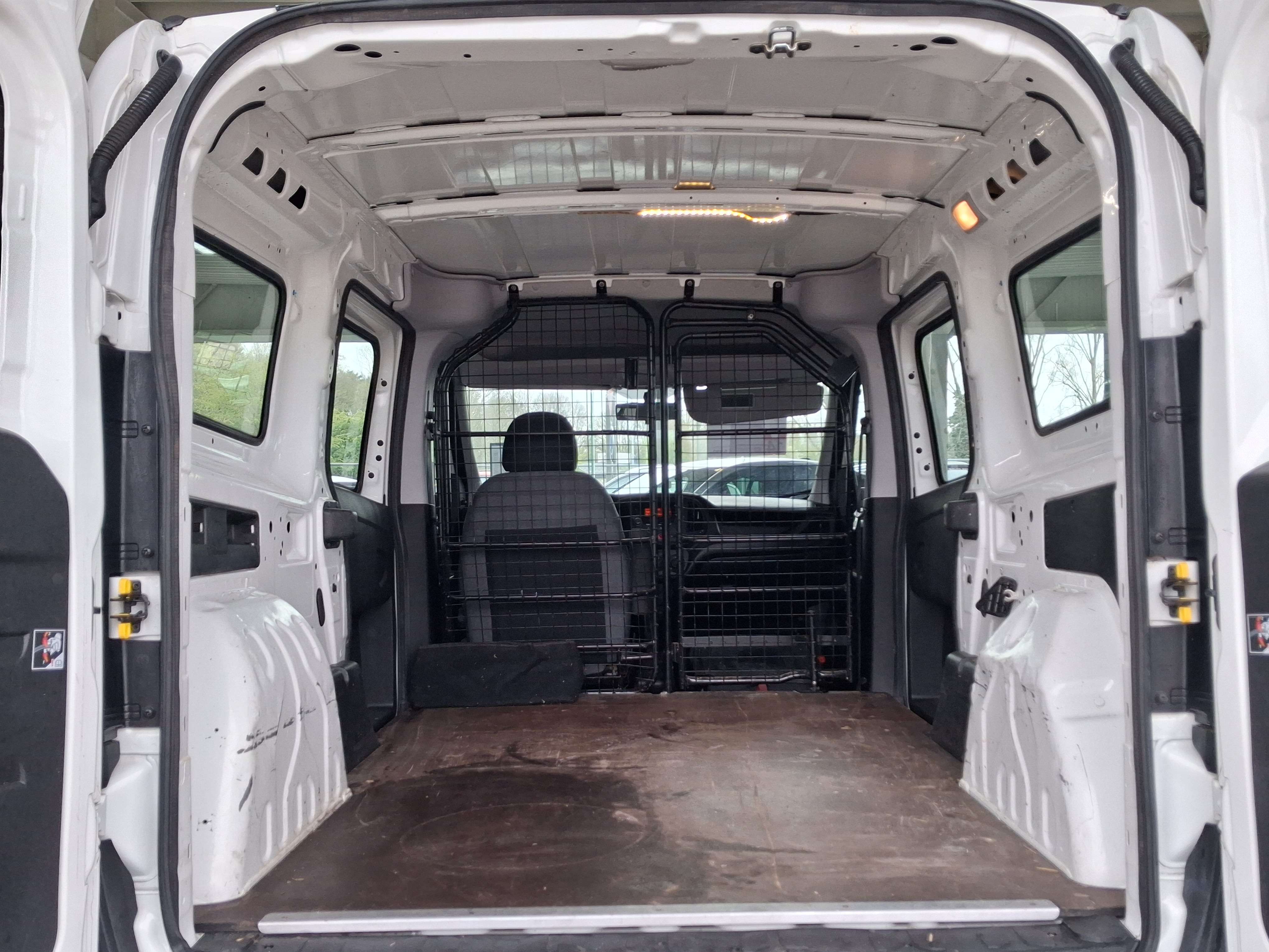 Fiat Doblo 1.3 JTD/LONG CHASSIS/ATTELAGE /VITRE/ 6 PORTES/USB
