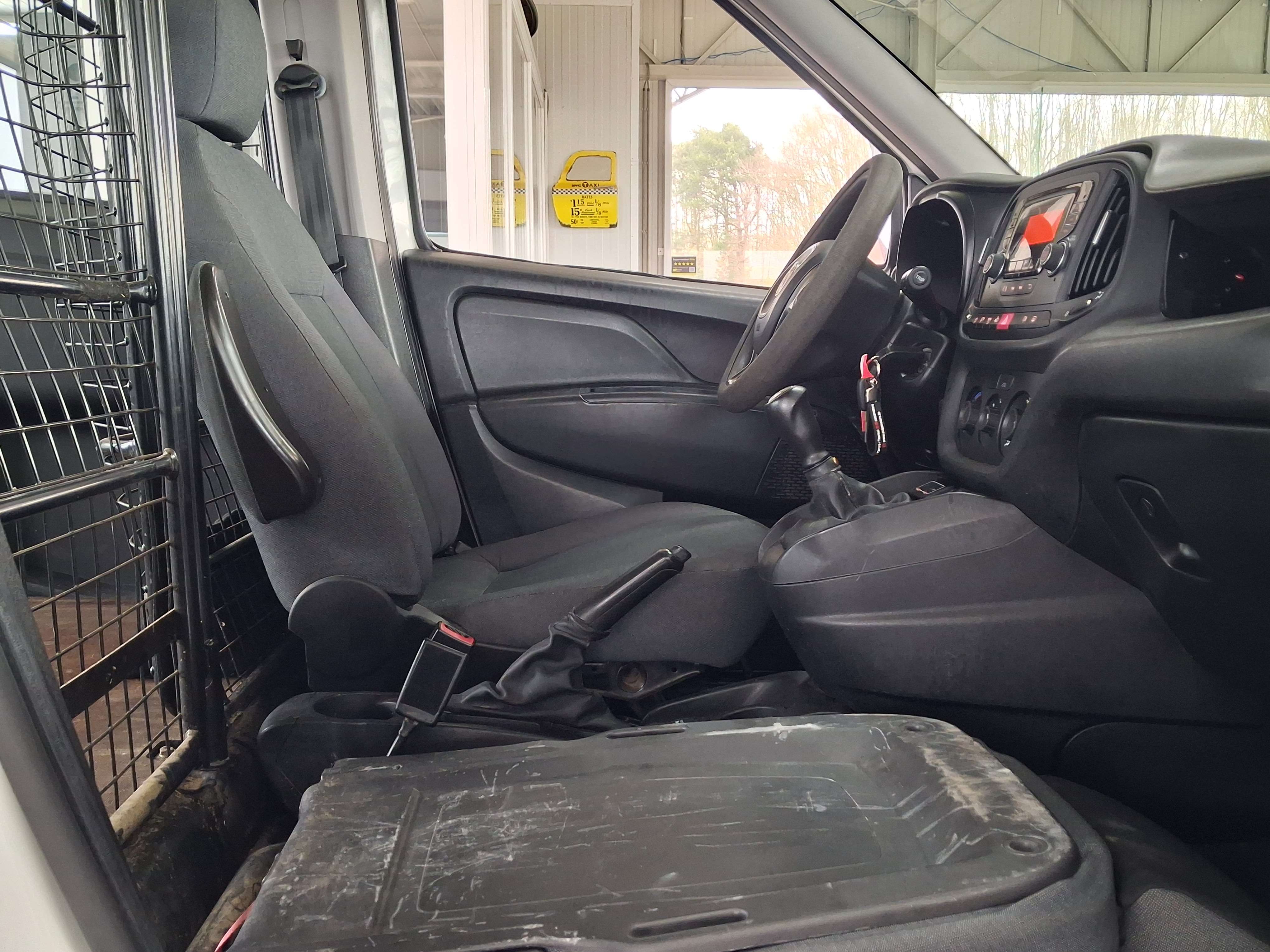 Fiat Doblo 1.3 JTD/LONG CHASSIS/ATTELAGE /VITRE/ 6 PORTES/USB