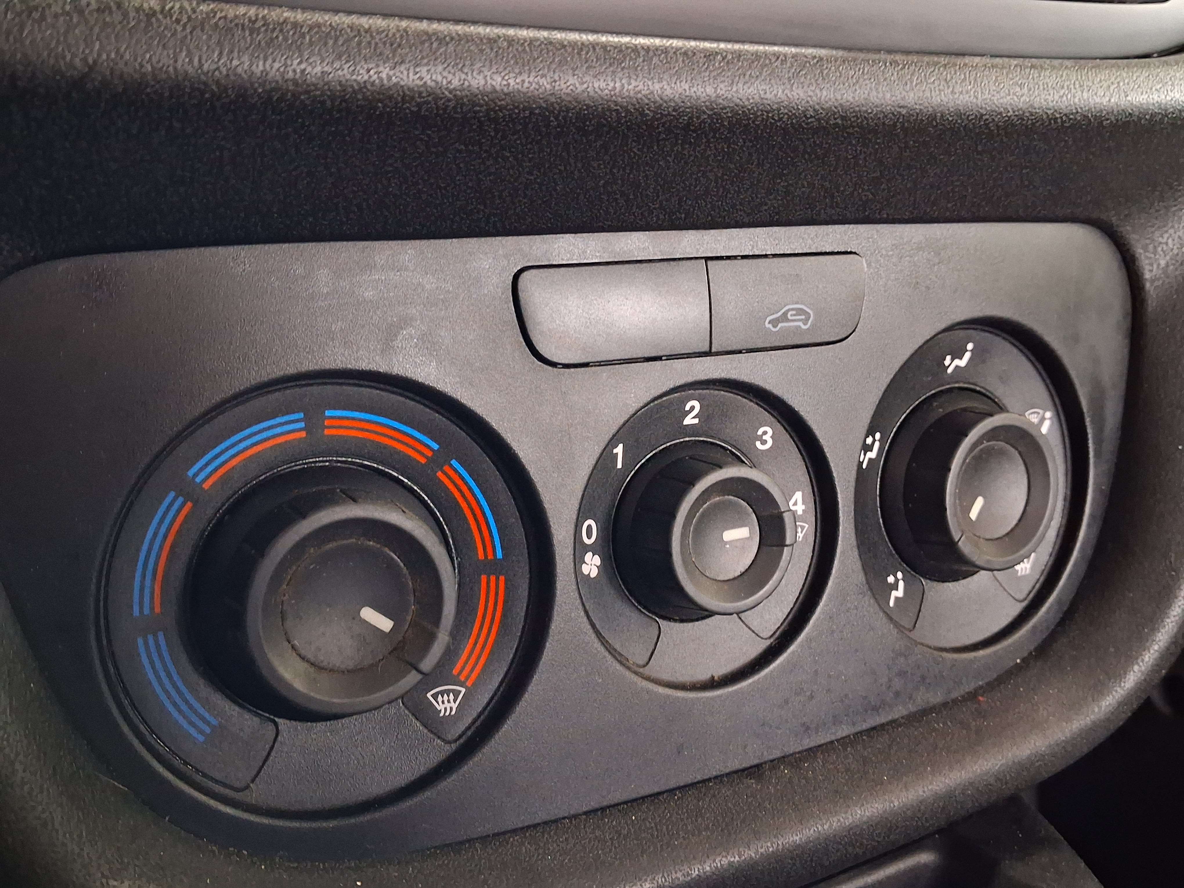 Fiat Doblo 1.3 JTD/LONG CHASSIS/ATTELAGE /VITRE/ 6 PORTES/USB