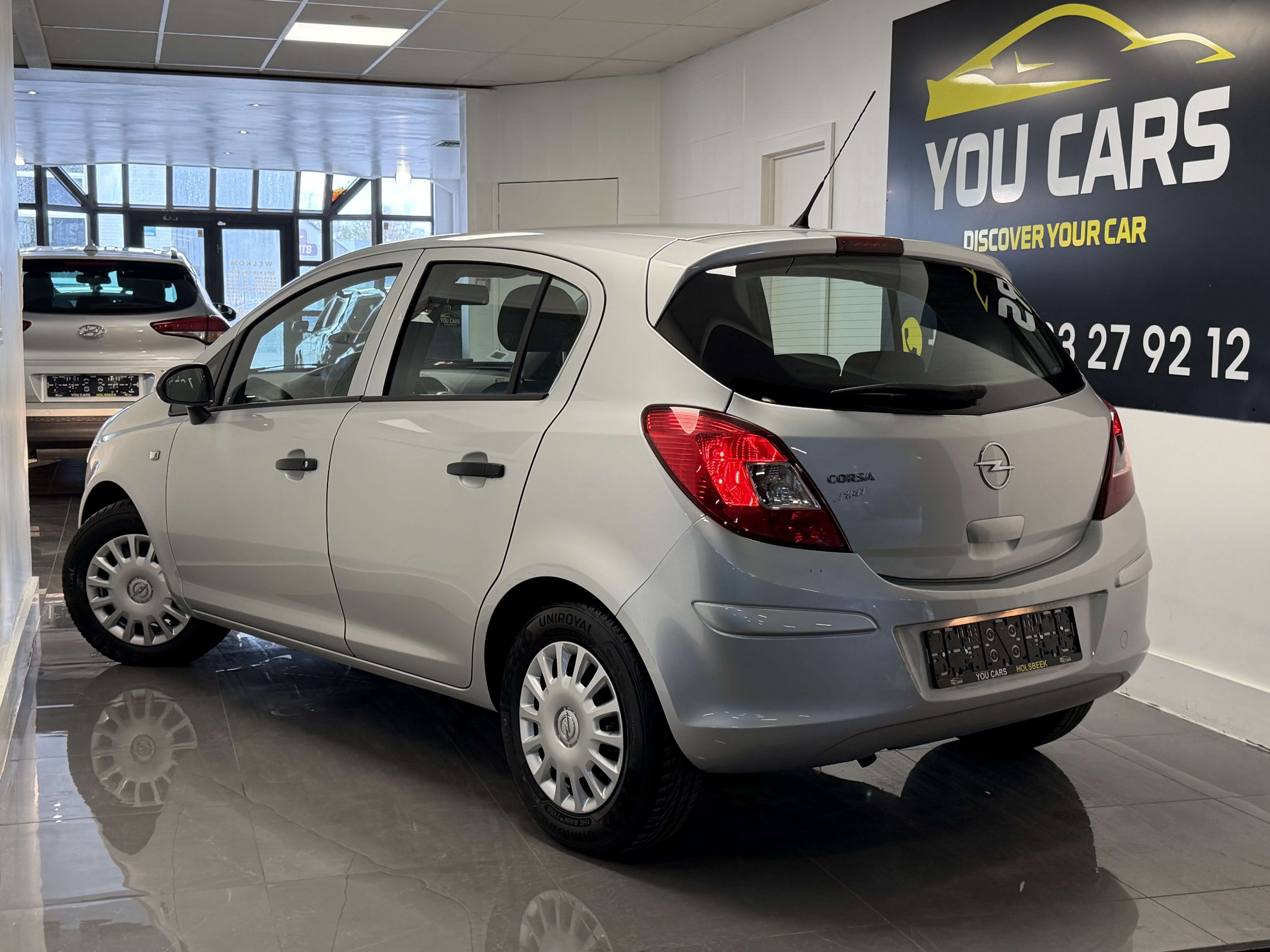 Opel Corsa 1.2i Cosmo 1 jaar Garantie