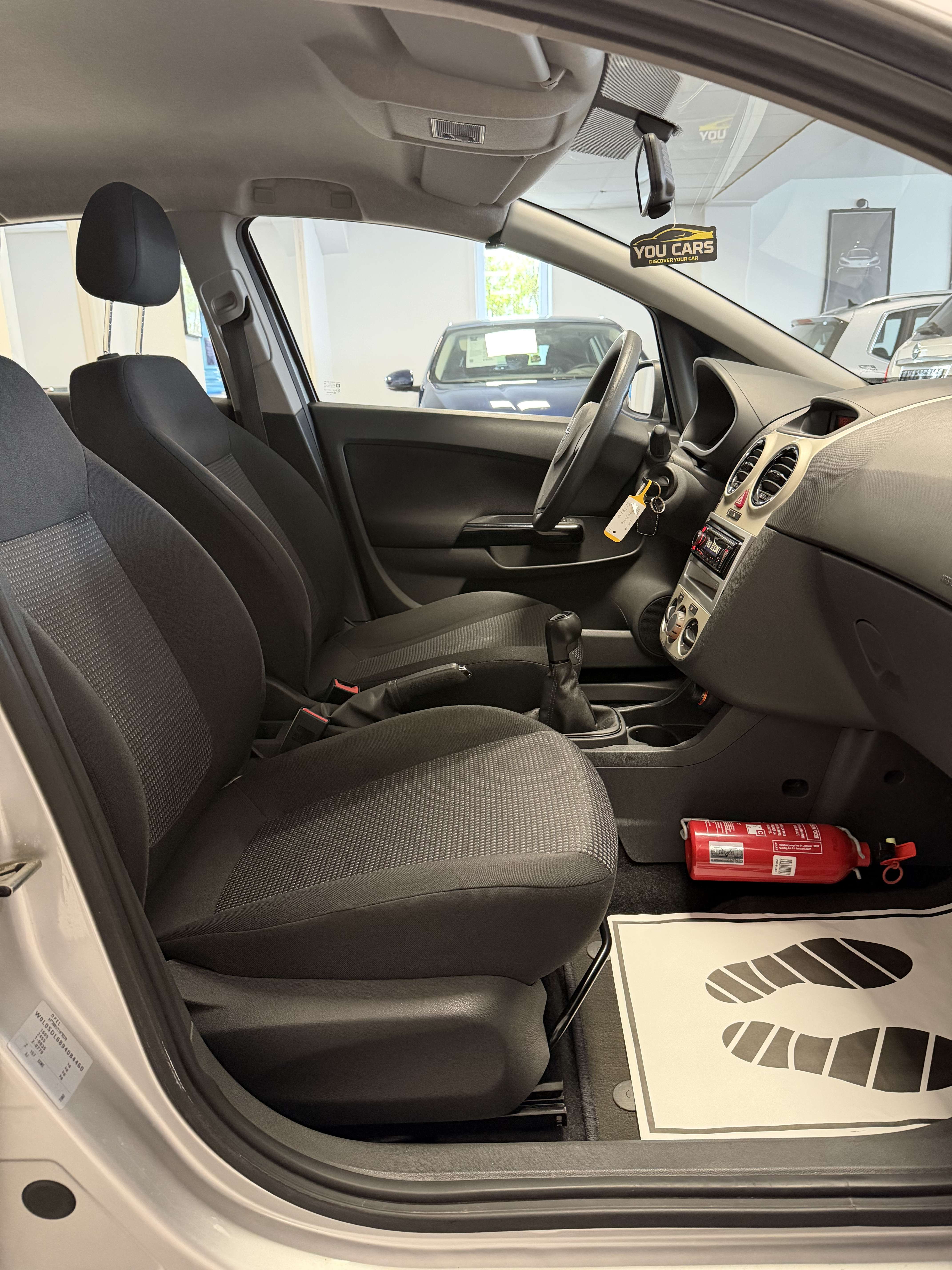 Opel Corsa 1.2i Cosmo 1 jaar Garantie