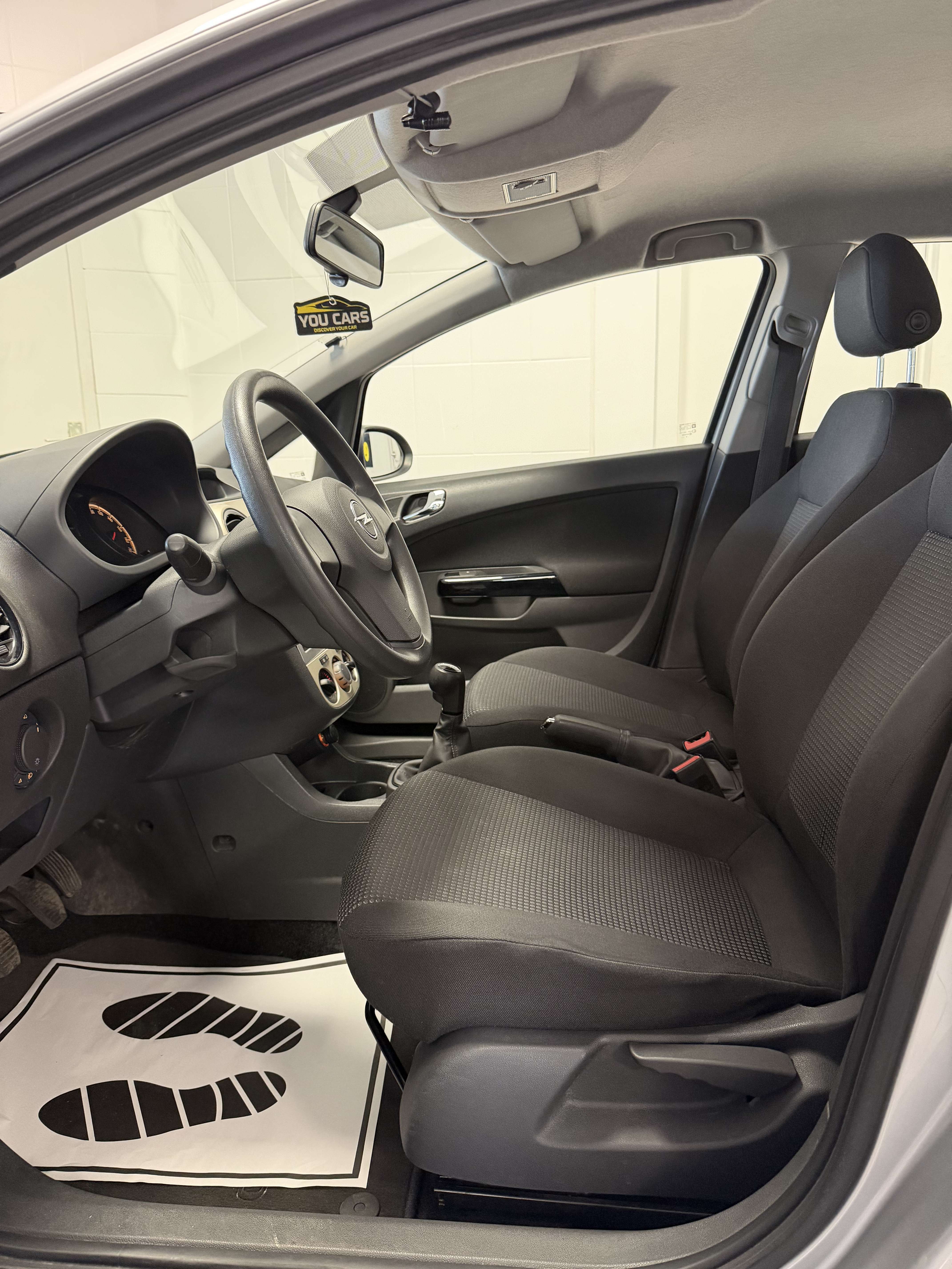 Opel Corsa 1.2i Cosmo 1 jaar Garantie