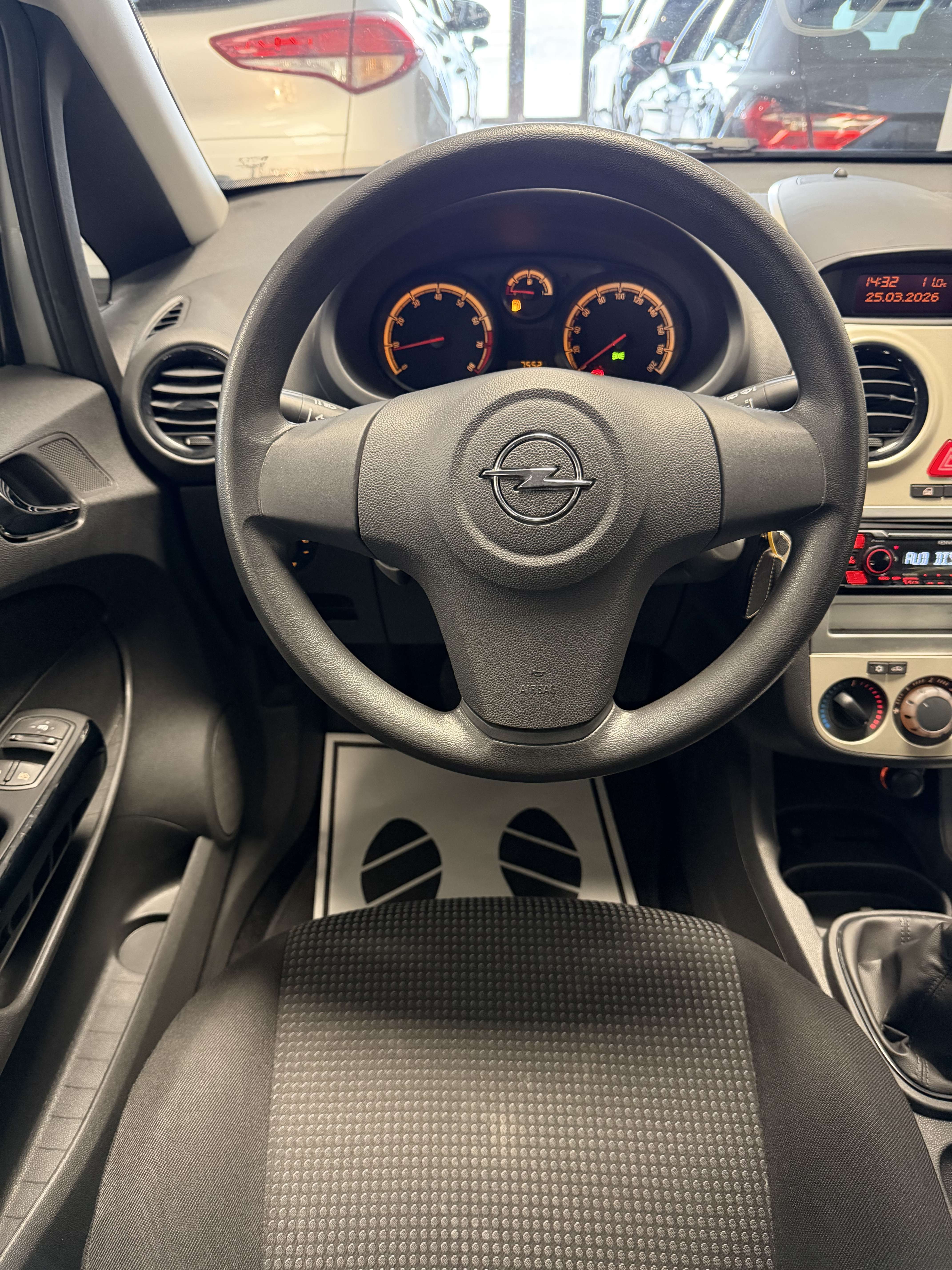Opel Corsa 1.2i Cosmo 1 jaar Garantie