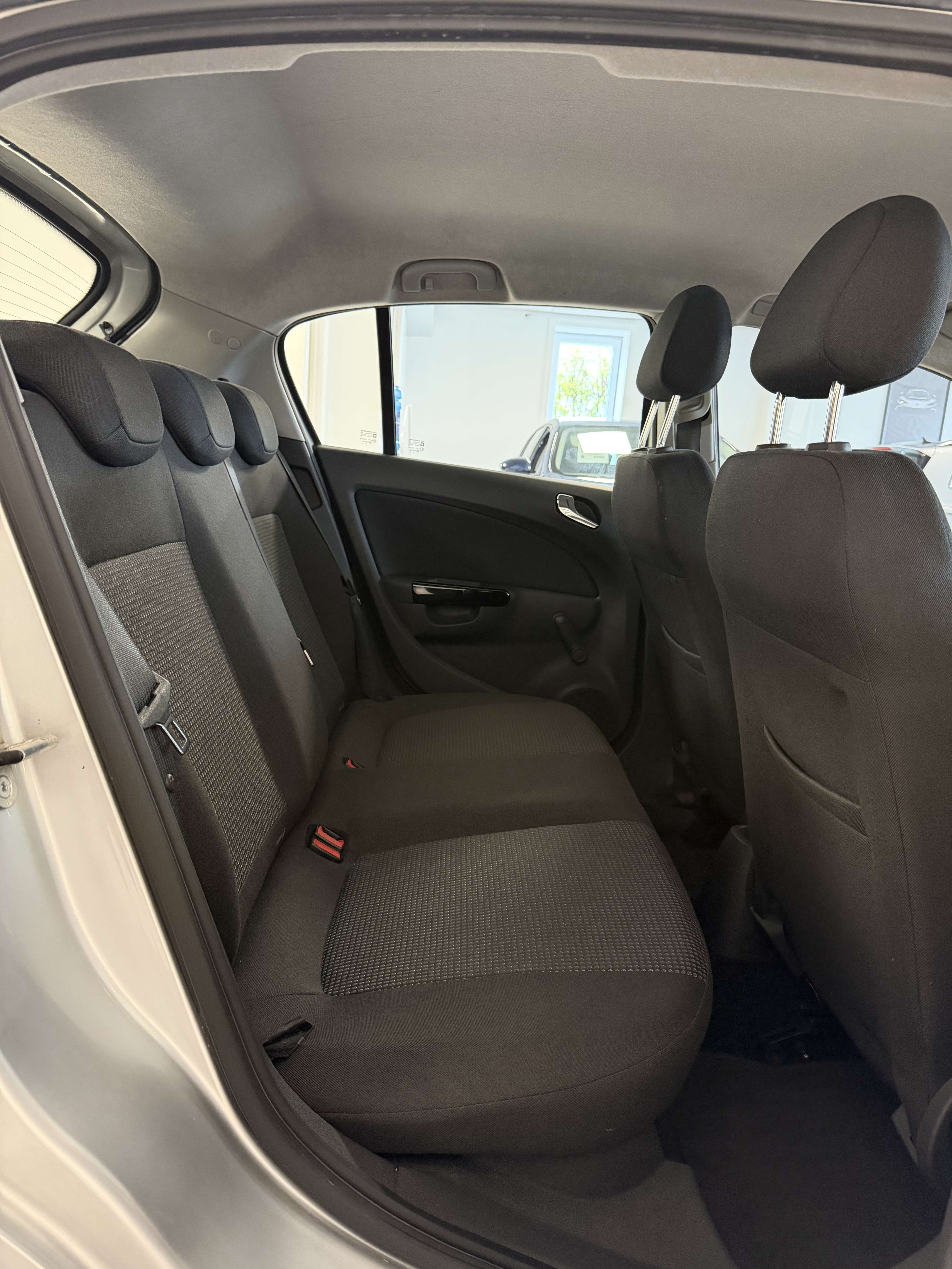Opel Corsa 1.2i Cosmo 1 jaar Garantie