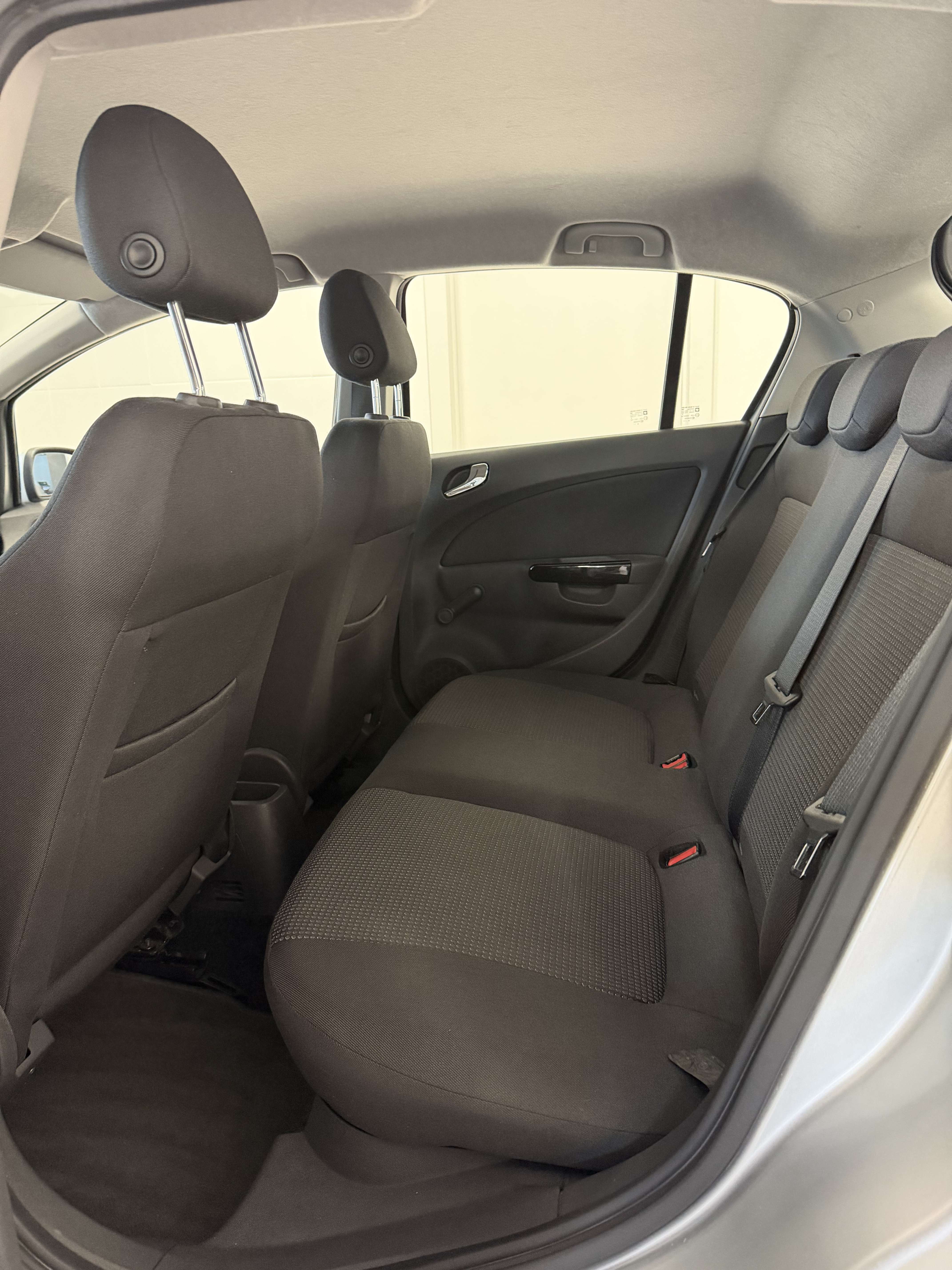 Opel Corsa 1.2i Cosmo 1 jaar Garantie