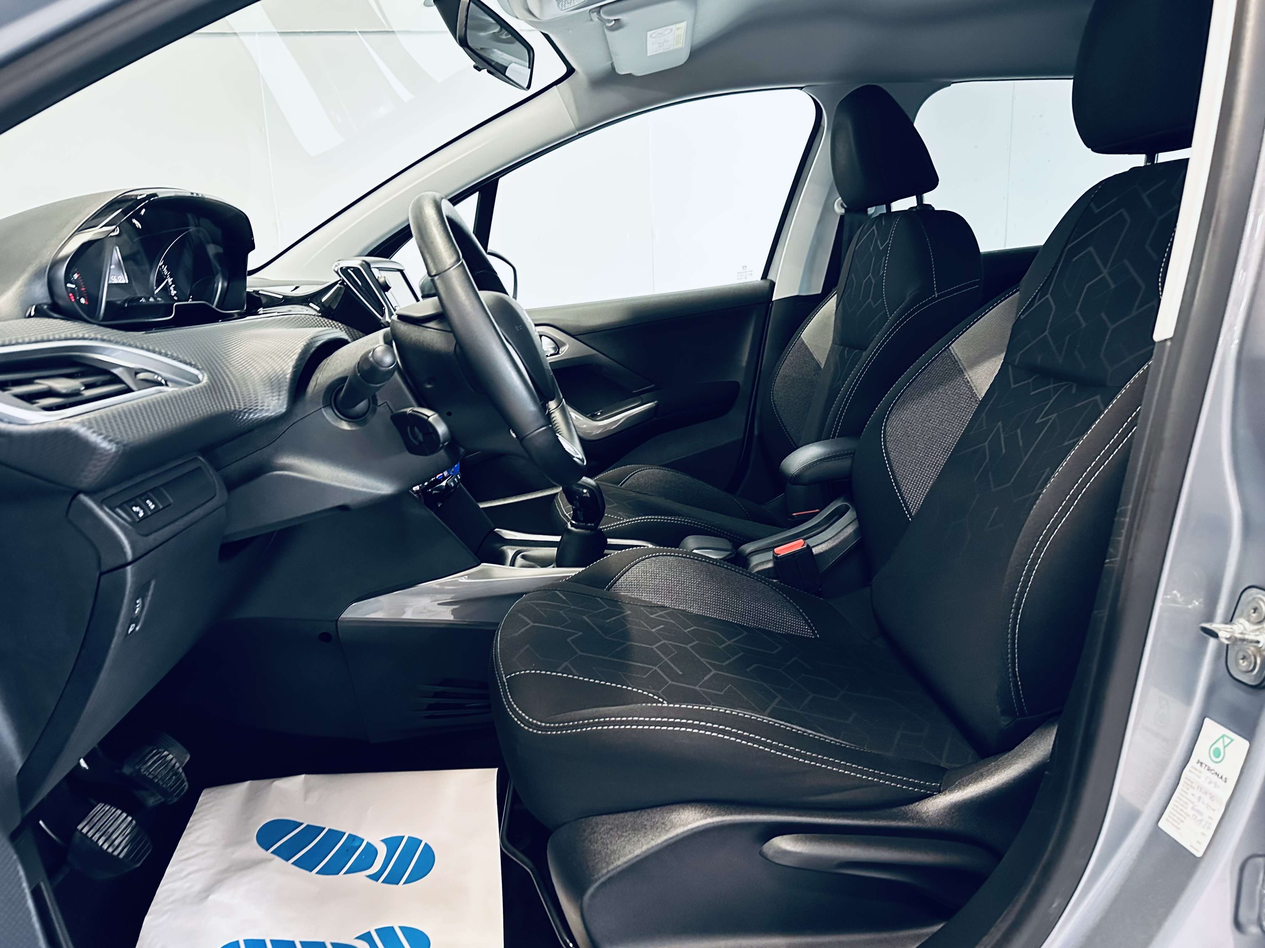 Peugeot 2008 1.6 PDC NAVI CLIM BIZONE LIM CRUISE ISOFIX JA16