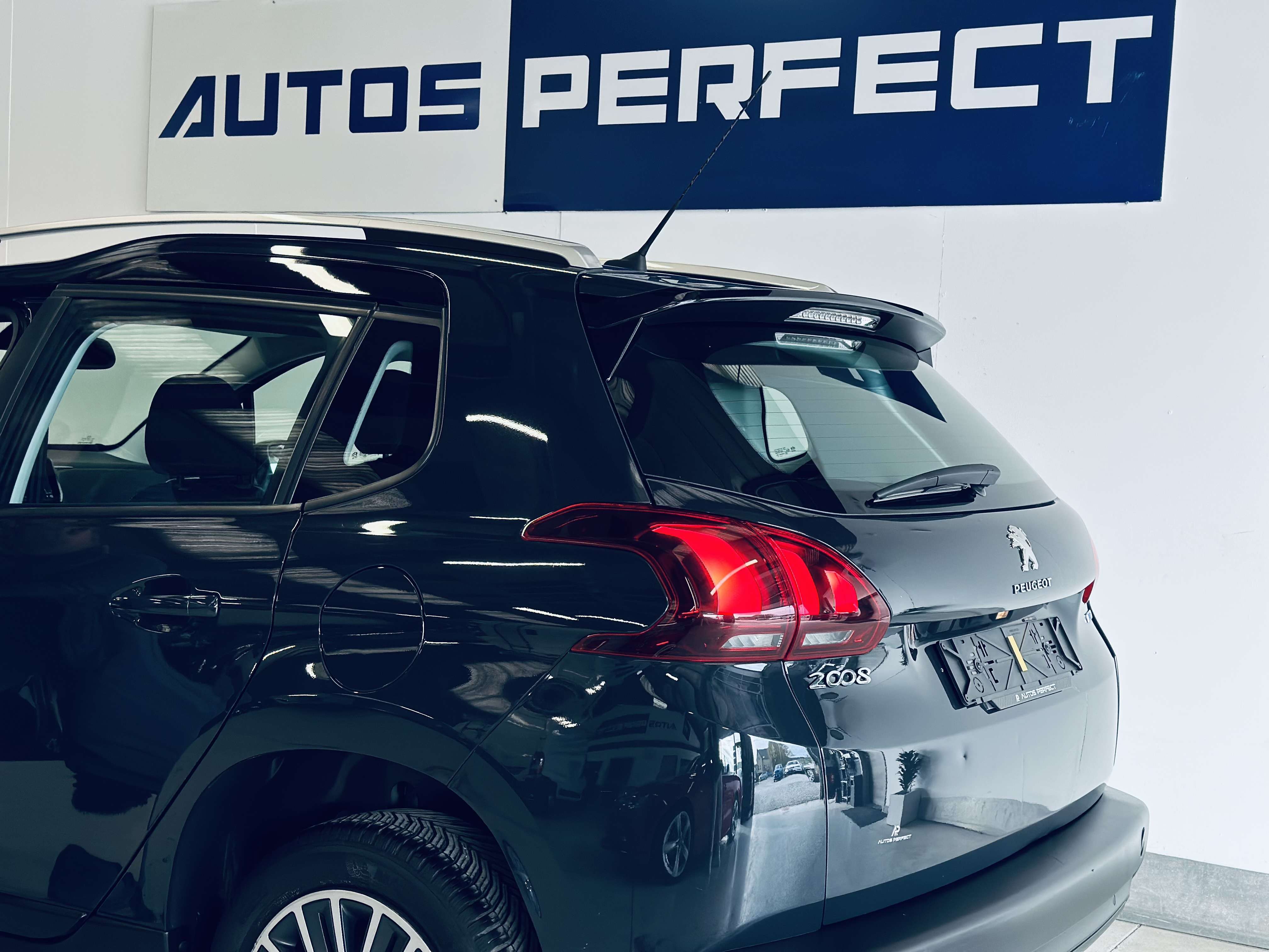 Peugeot 2008 1.2 *28.582KM* BOITE AUTO NAVI CLIM CRUISE LIM PDC