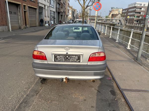 Toyota Avensis 2001 essence