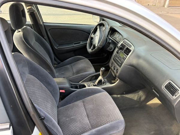 Toyota Avensis 2001 essence
