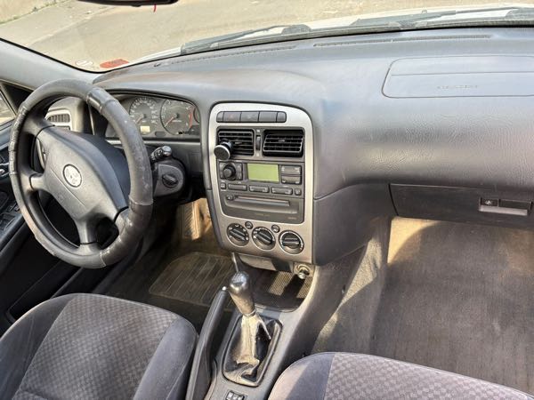 Toyota Avensis 2001 essence