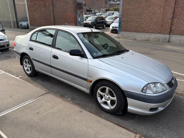 Toyota Avensis 2001 essence