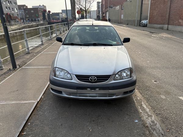 Toyota Avensis 2001 essence