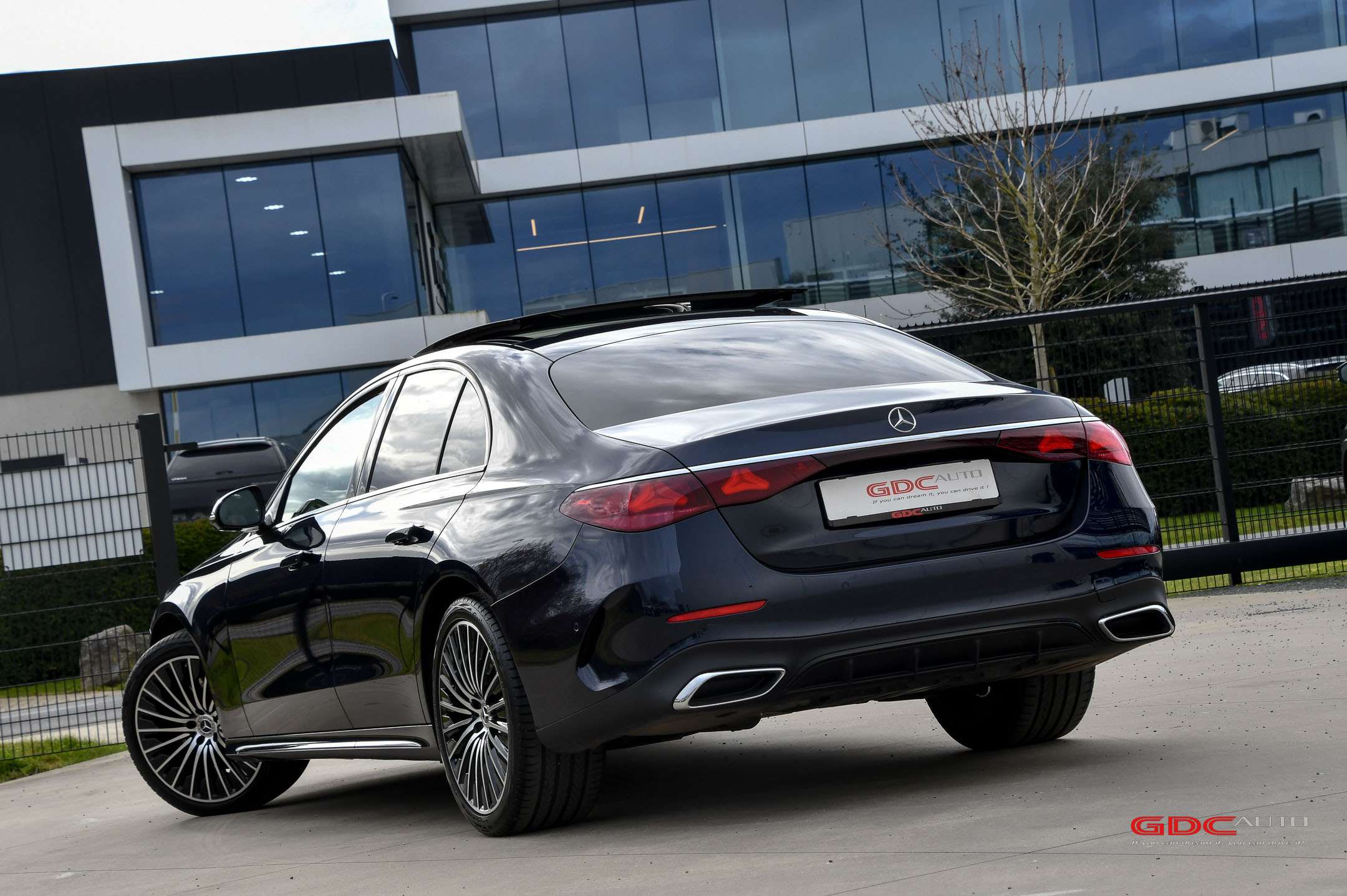 Mercedes-Benz E 200 E200 l AMG Line l Pano Dak l Premium Plus pakket!